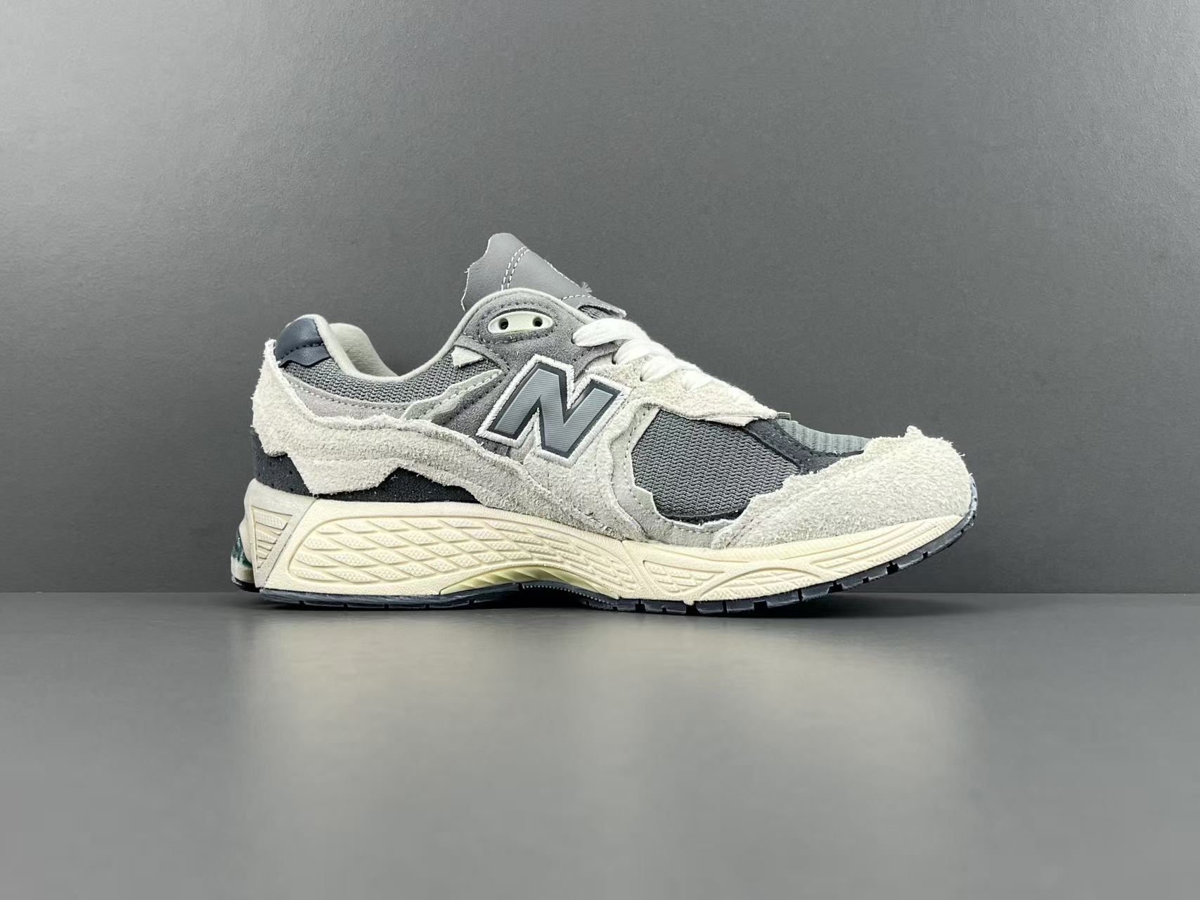 New Balance 2002R ML2002RDA