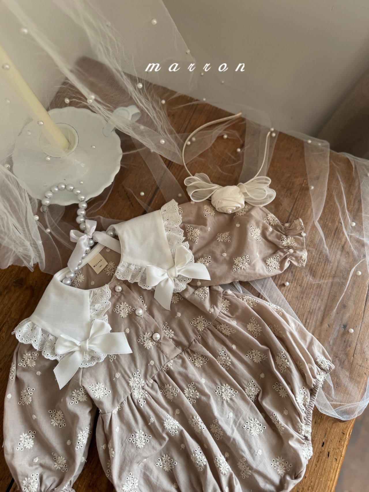 🌸預訂 韓國直送🌸🇰🇷Marron兩色花卉刺繡絲帶蕾絲翻領包屁衣