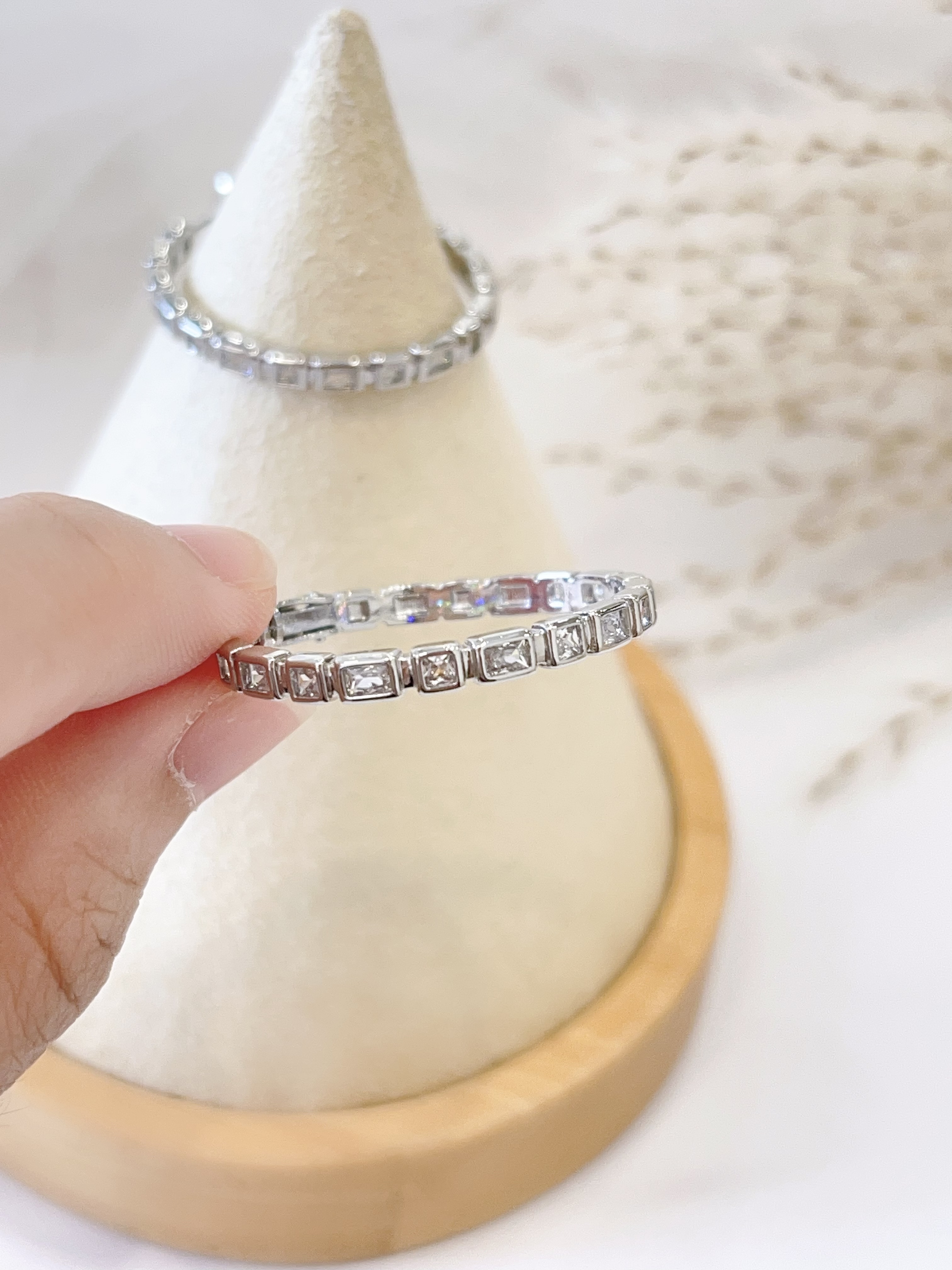 精致长形钻石耳圈耳环