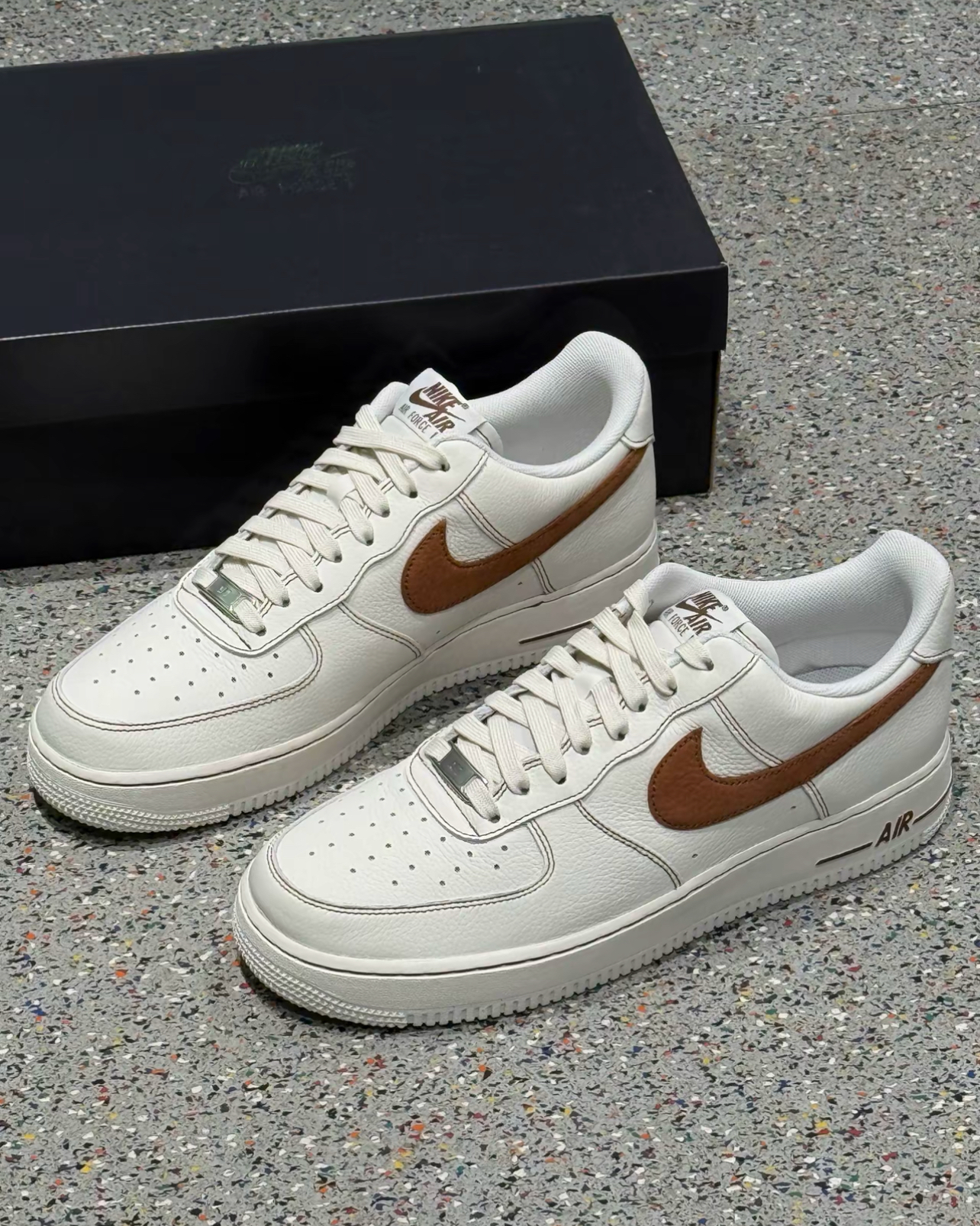 HQ2037-101 Nike Air Force 1 Low ‘07 LV8  Ivory Saddle Brown HQ2037-101
