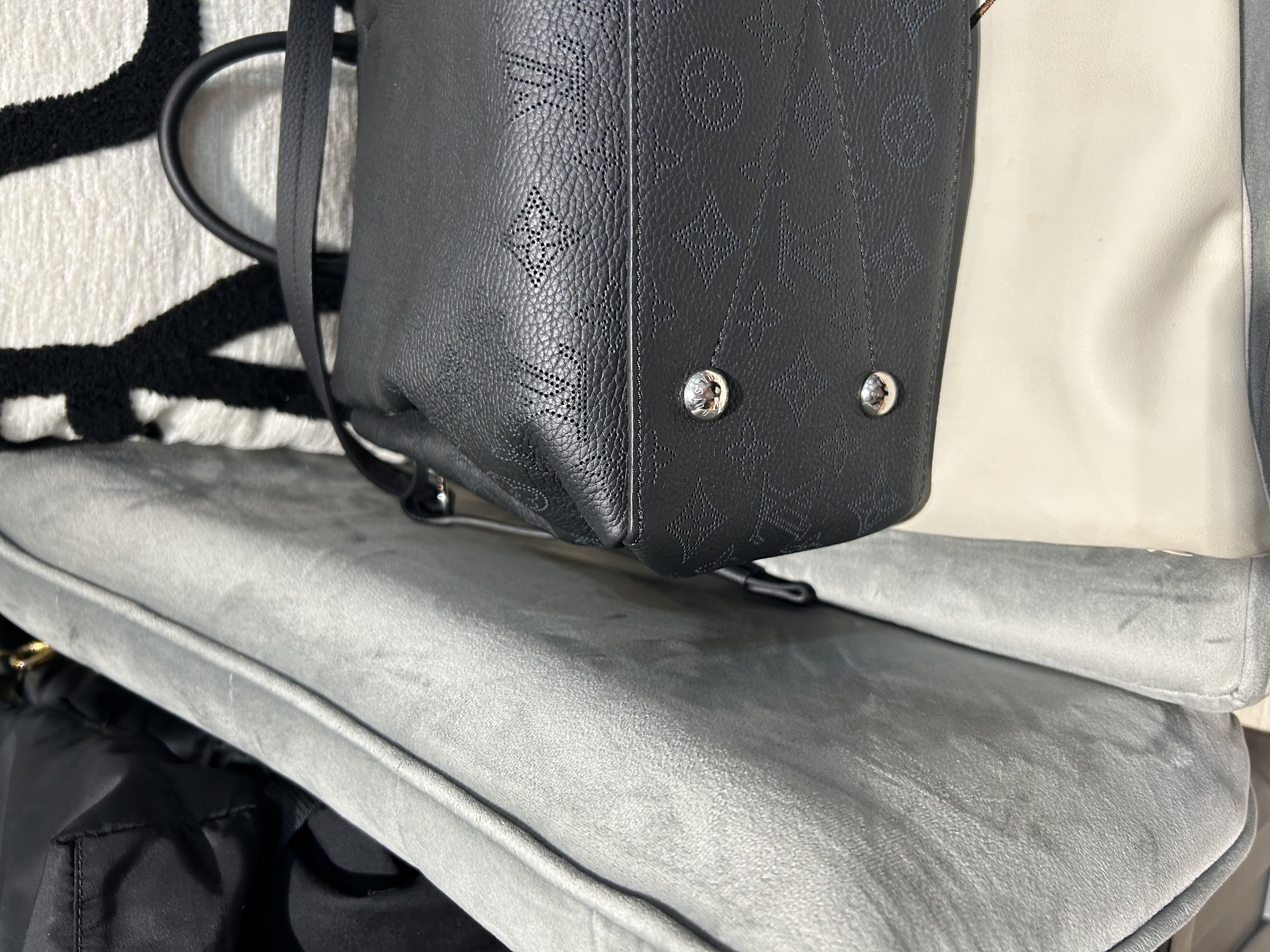 Louis Vuitton LV bella Tote bag Calfskin 2way bag Black 100%Authentic, 99%New ✅Dust bag