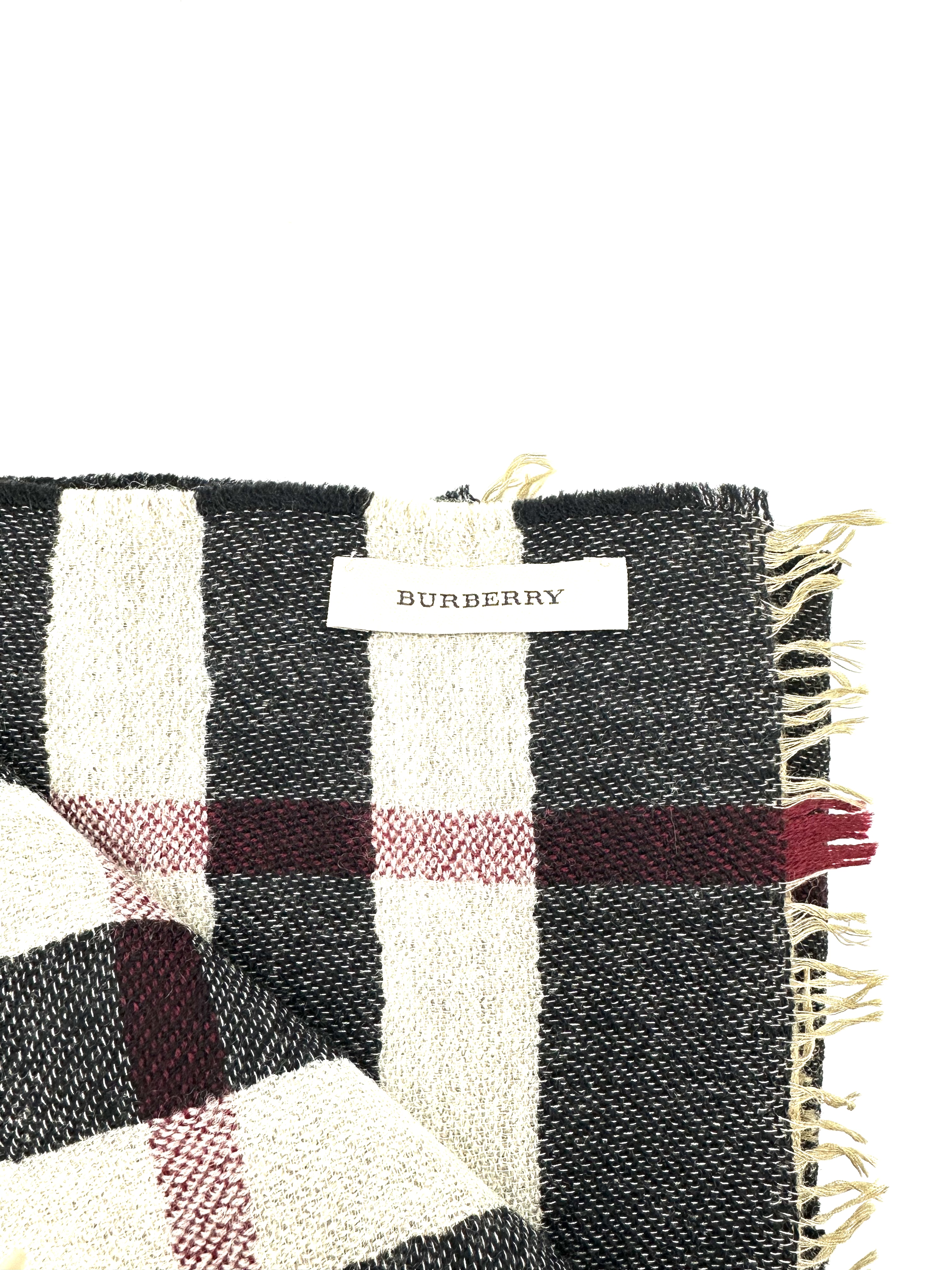Pre-owned Burberry Scarf / Product Code: 26041922