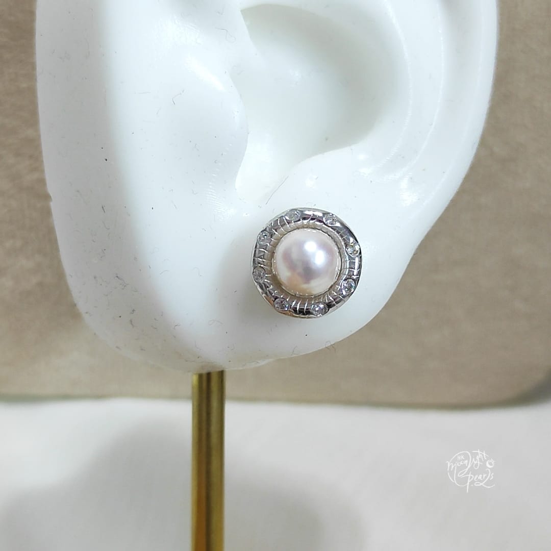 近正圓極強光日本akoya櫻花粉海水珠精工s925銀微鑲鋯石耳釘