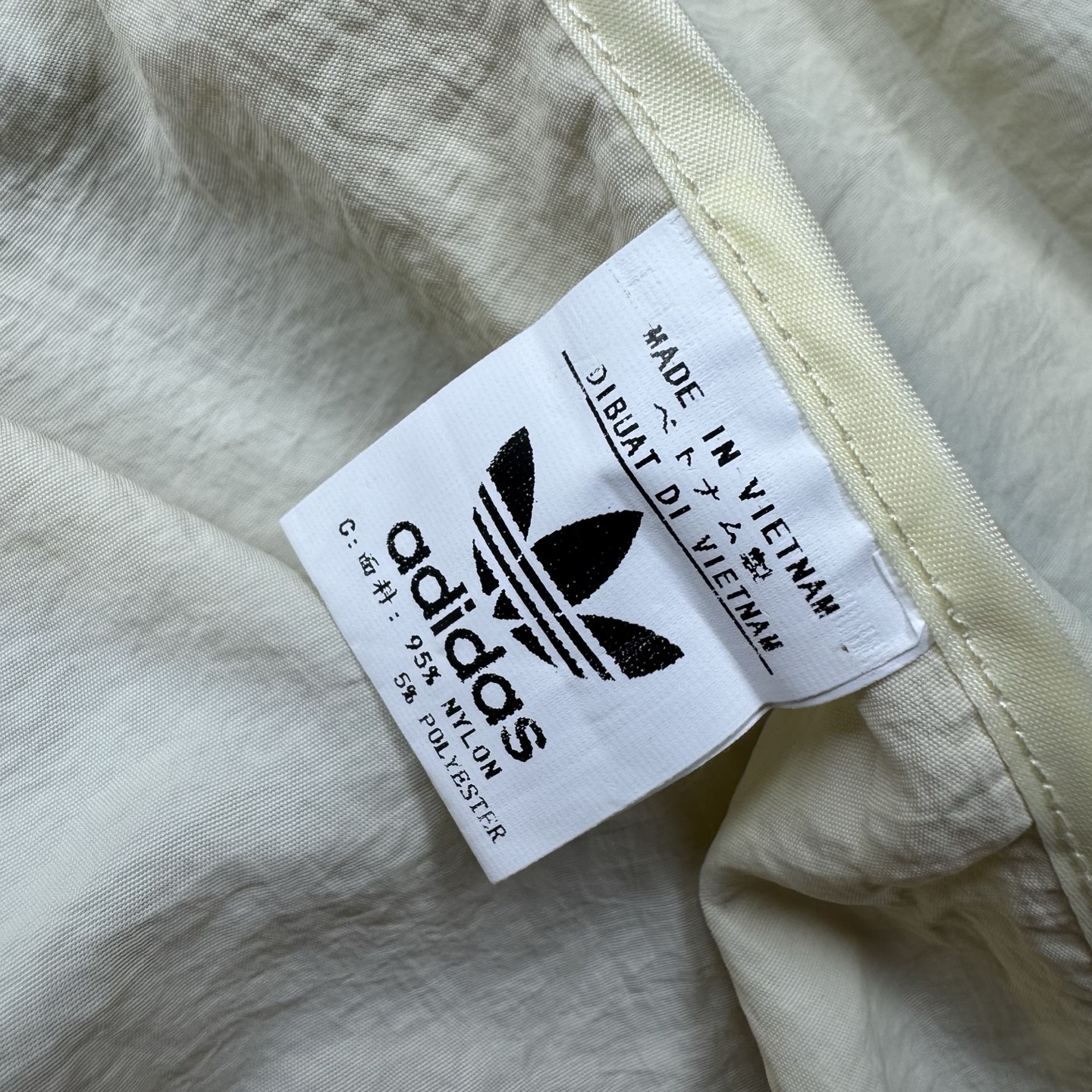 $188件。Adidas 三葉草 三色連帽防曬外套（韓系套裝感）