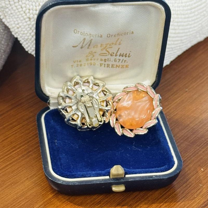 Vintage C.a. 1960s Peach Lucite Enamel Floral Clip Earrings (NZ015-7)