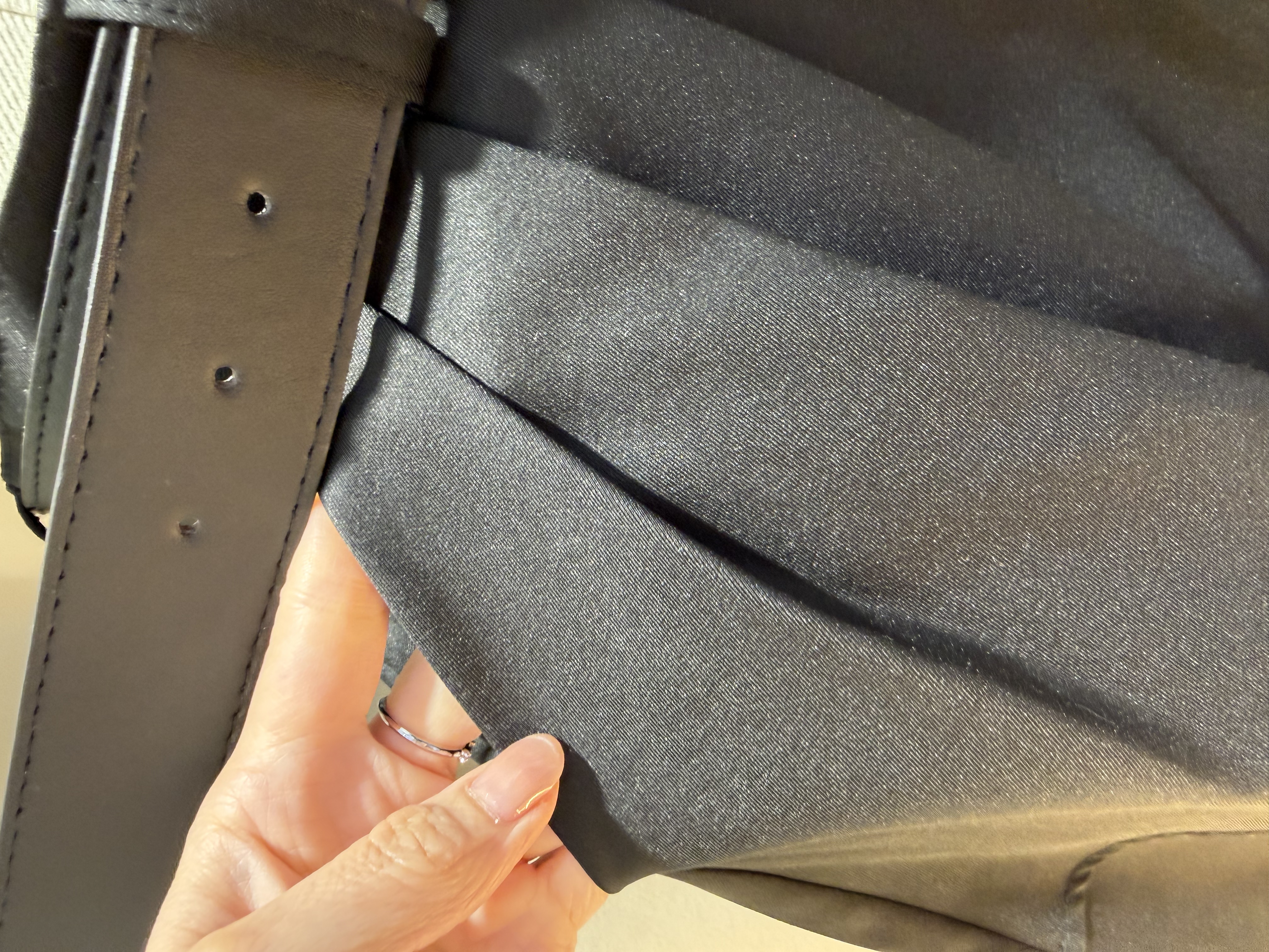 斷碼黑色裙褲，只有S