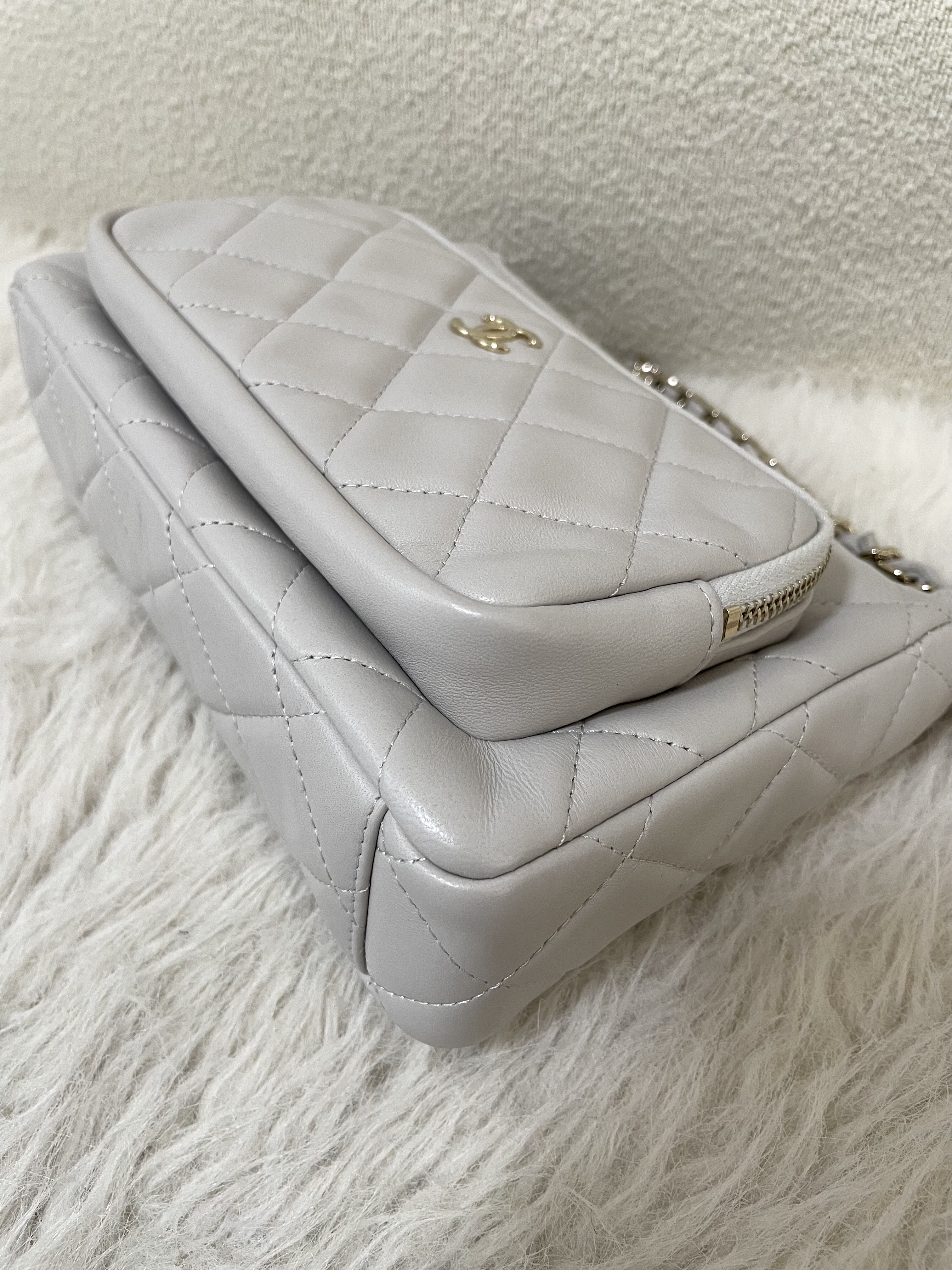 Pre-owned Chanel camera bag/ Product Code: 26031007