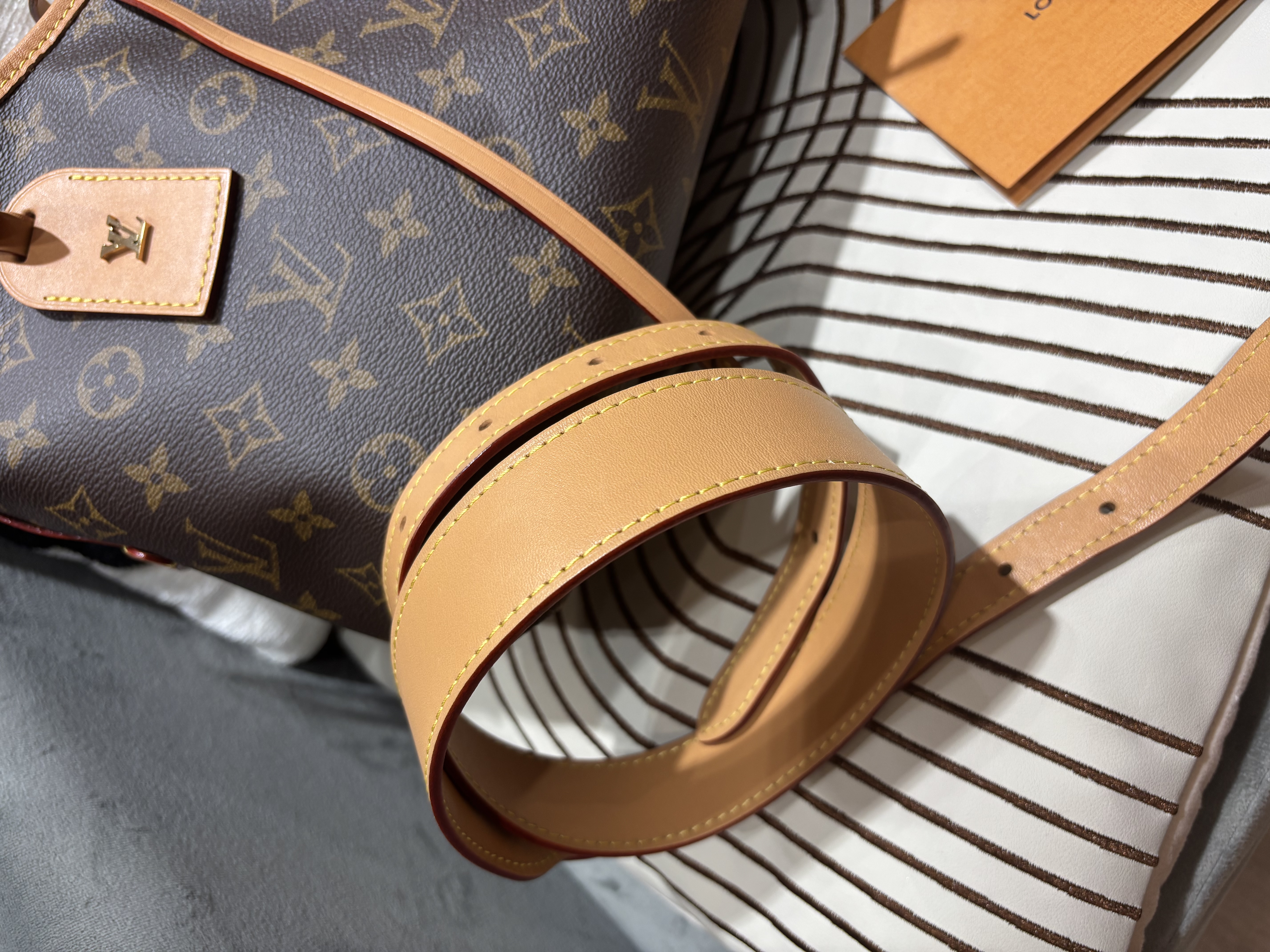 LV Carryall PM Monogram 100%Authentic, 99%New ✅Dust bag