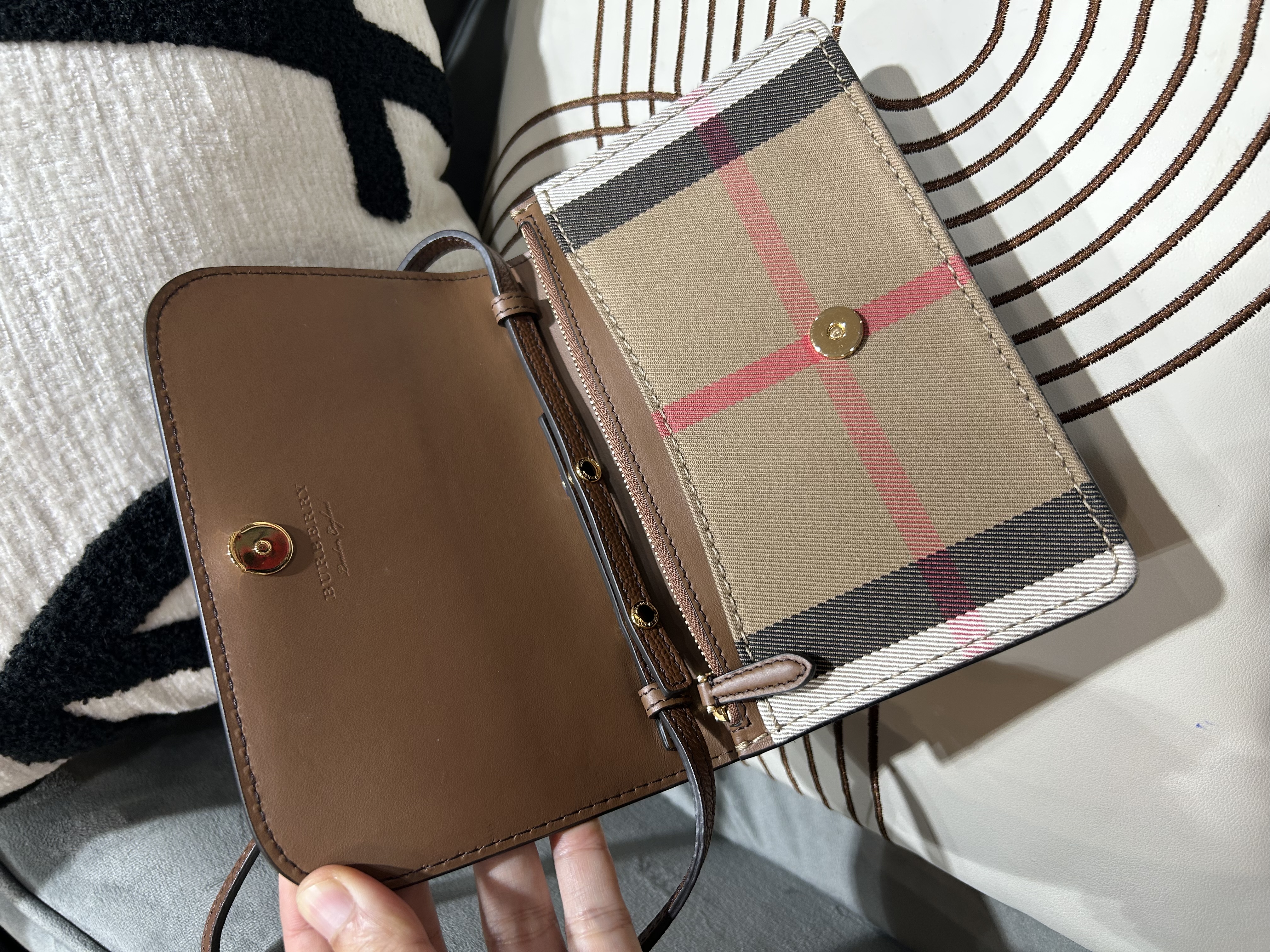 Burberry crossbody bag  100%Authentic,98%new ✅dust bag 