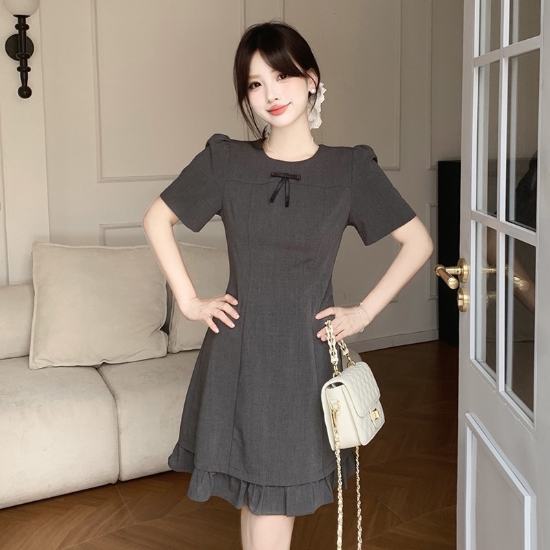 B128(322) 法式高级感圆领前部蝴蝶结荷叶边下摆黑灰连身裙