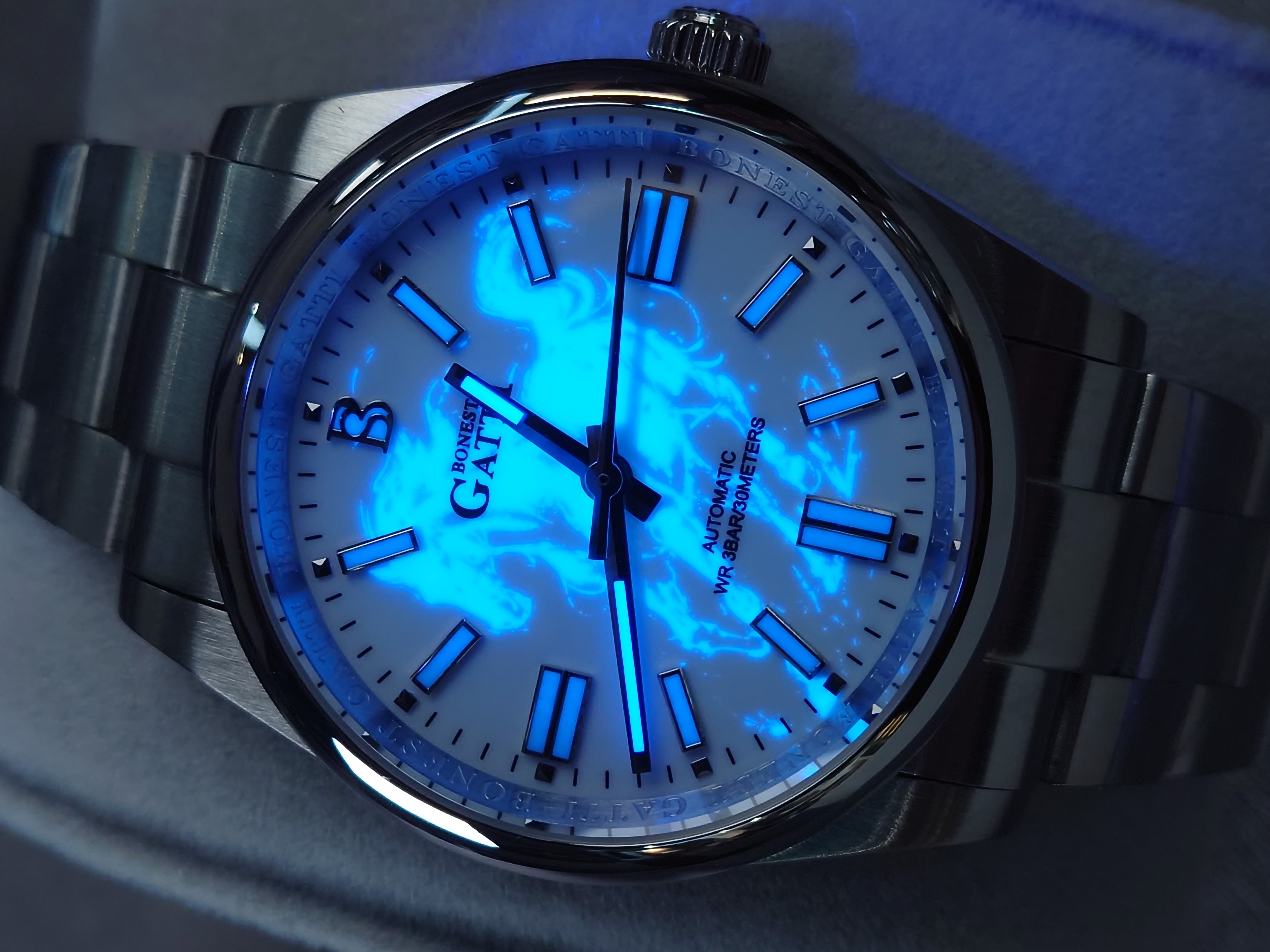 Bonest Gatti 隱藏錶面馬年特別版動錶 BG8015-S1 白