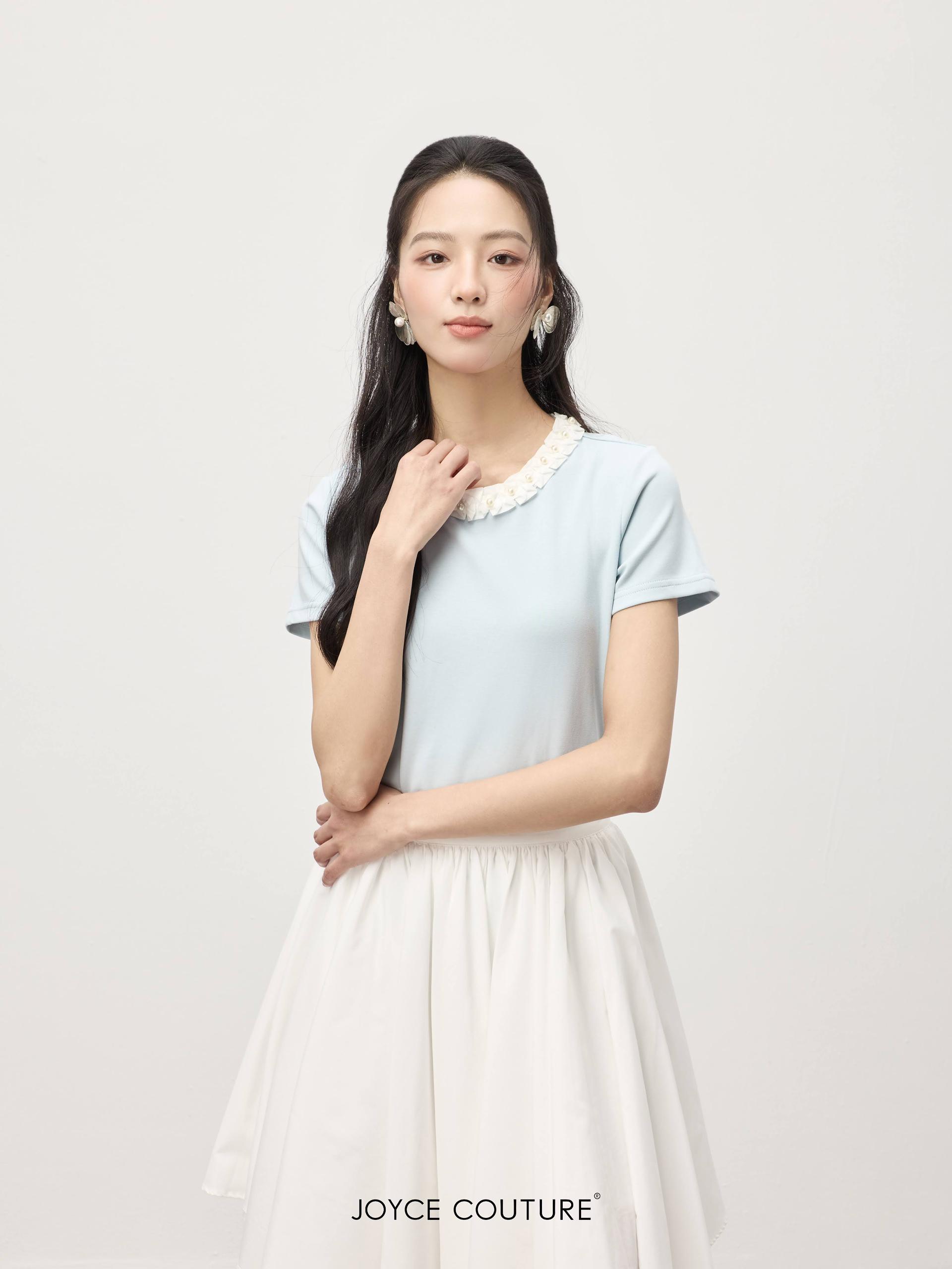 领口珍珠点缀上衣 T0187