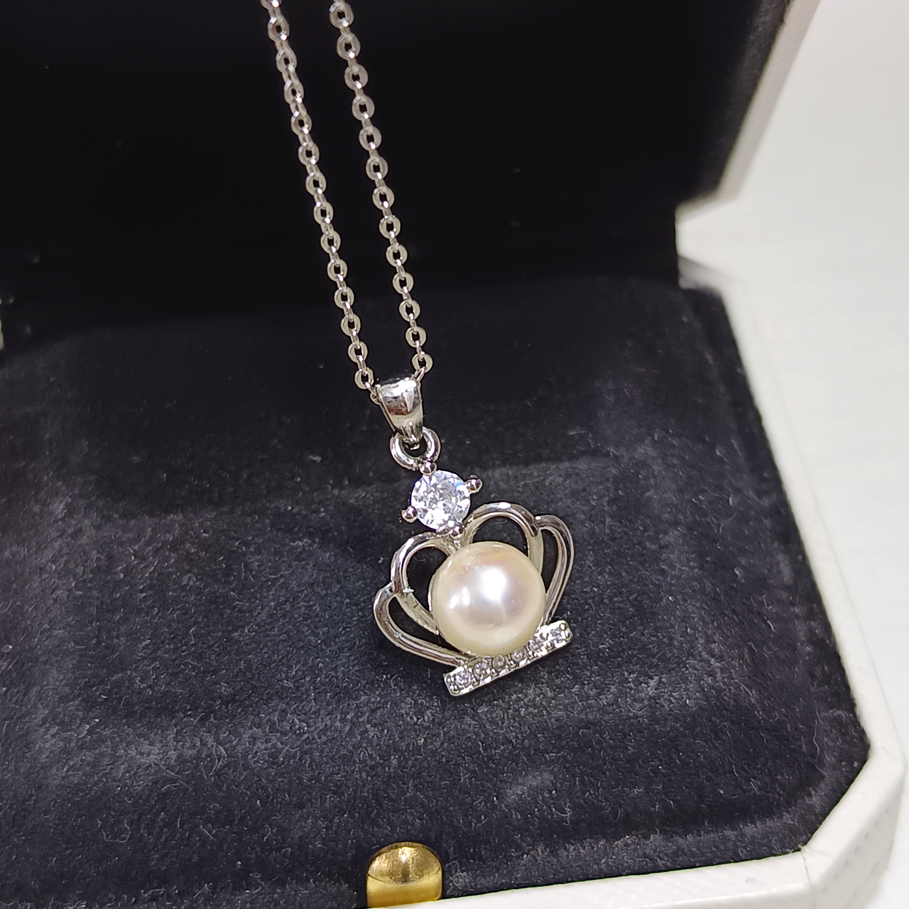 特價品‼️近正圓極強光日本akoya櫻花粉海水珍珠精注白金王冠吊墜（送注白金鍊）