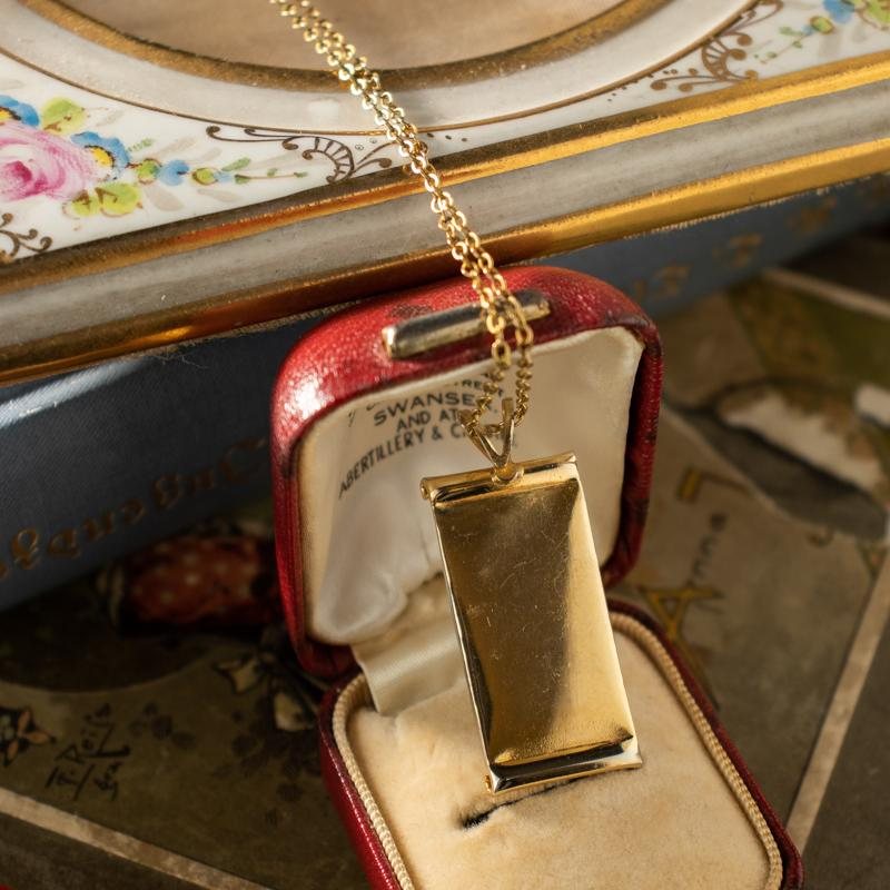 Vintage Handpainted Floral on Pearlized Resin Pendant Necklace (MN470)