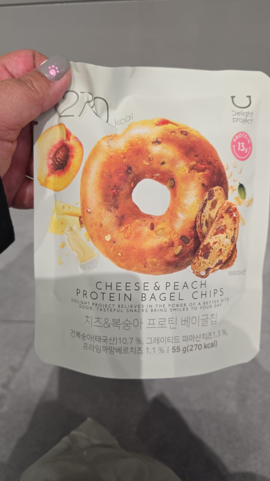 cheese & peach protein bagel chips