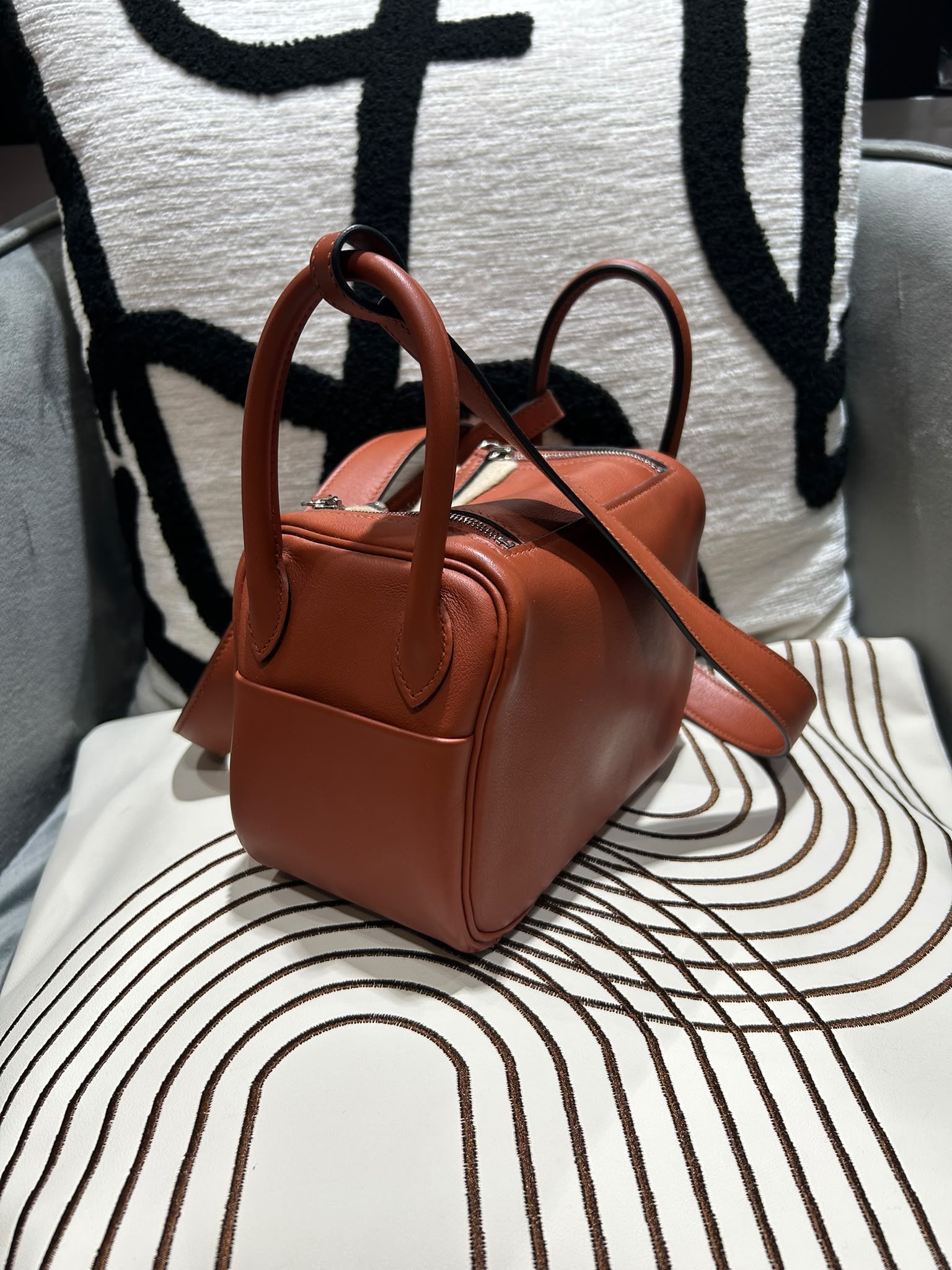 Hermes mini Lindy,STAMP U  古銅色,  100%Authentic ,99%New✅塵袋✅box