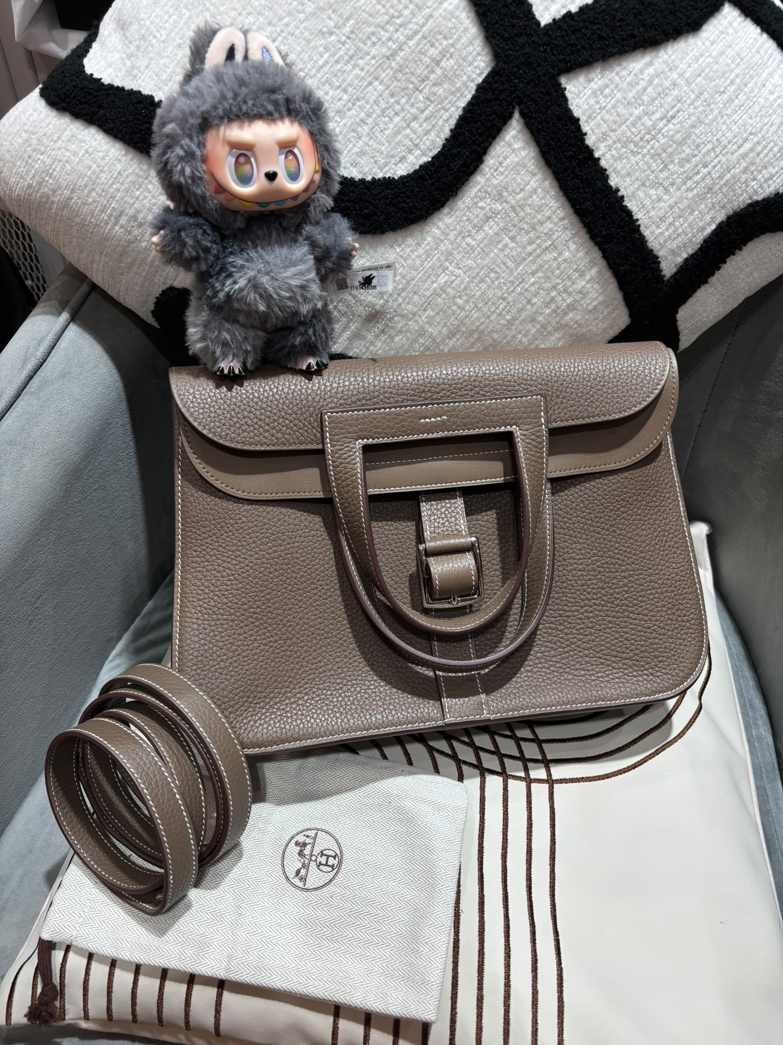 未使用品 Hermes Halzan 31 Stamp D Etoupe 100%Authentic, Unused未使用品 ✅Dust bag✅Box