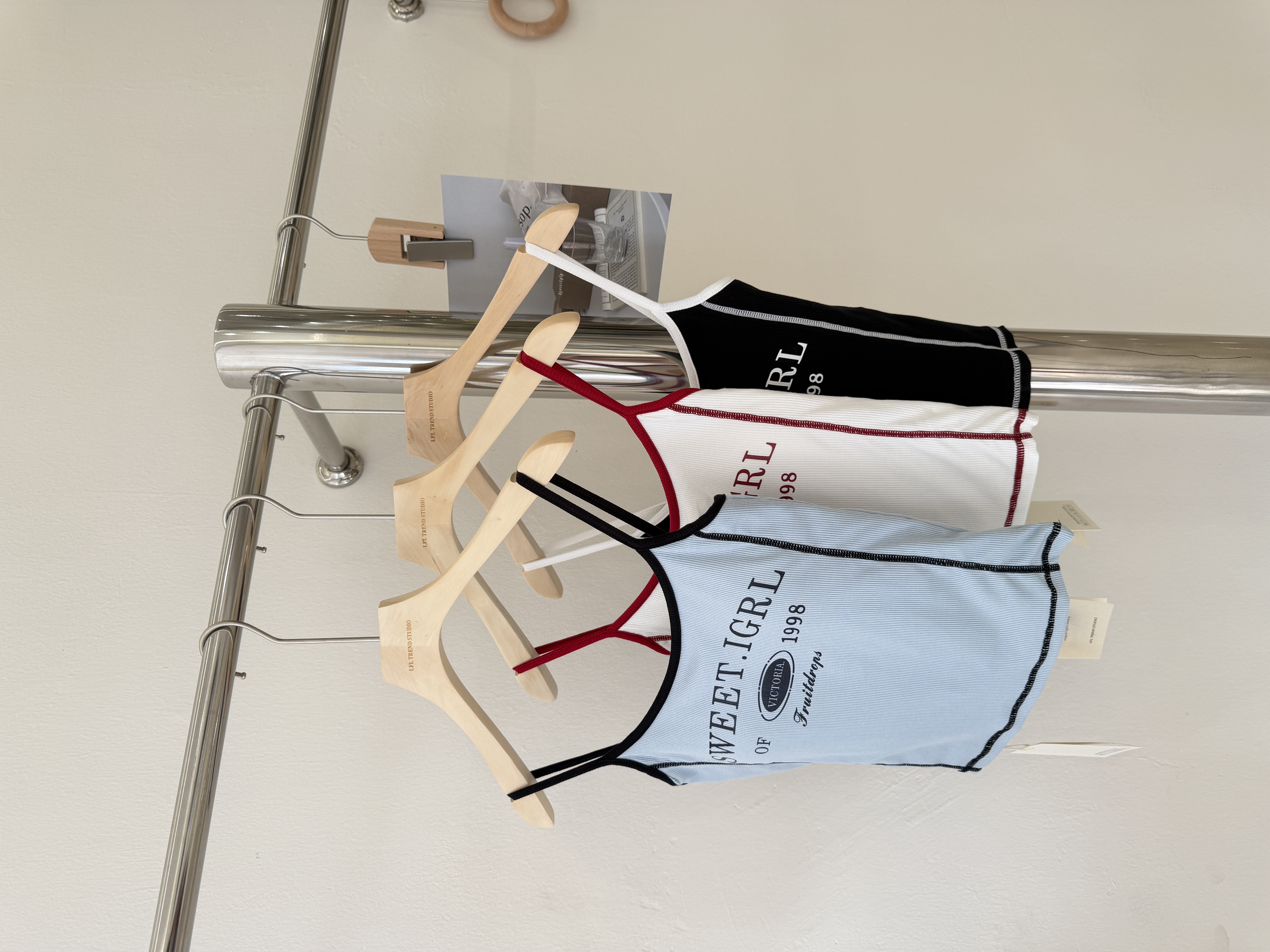 6631 字母撞色胸垫吊带