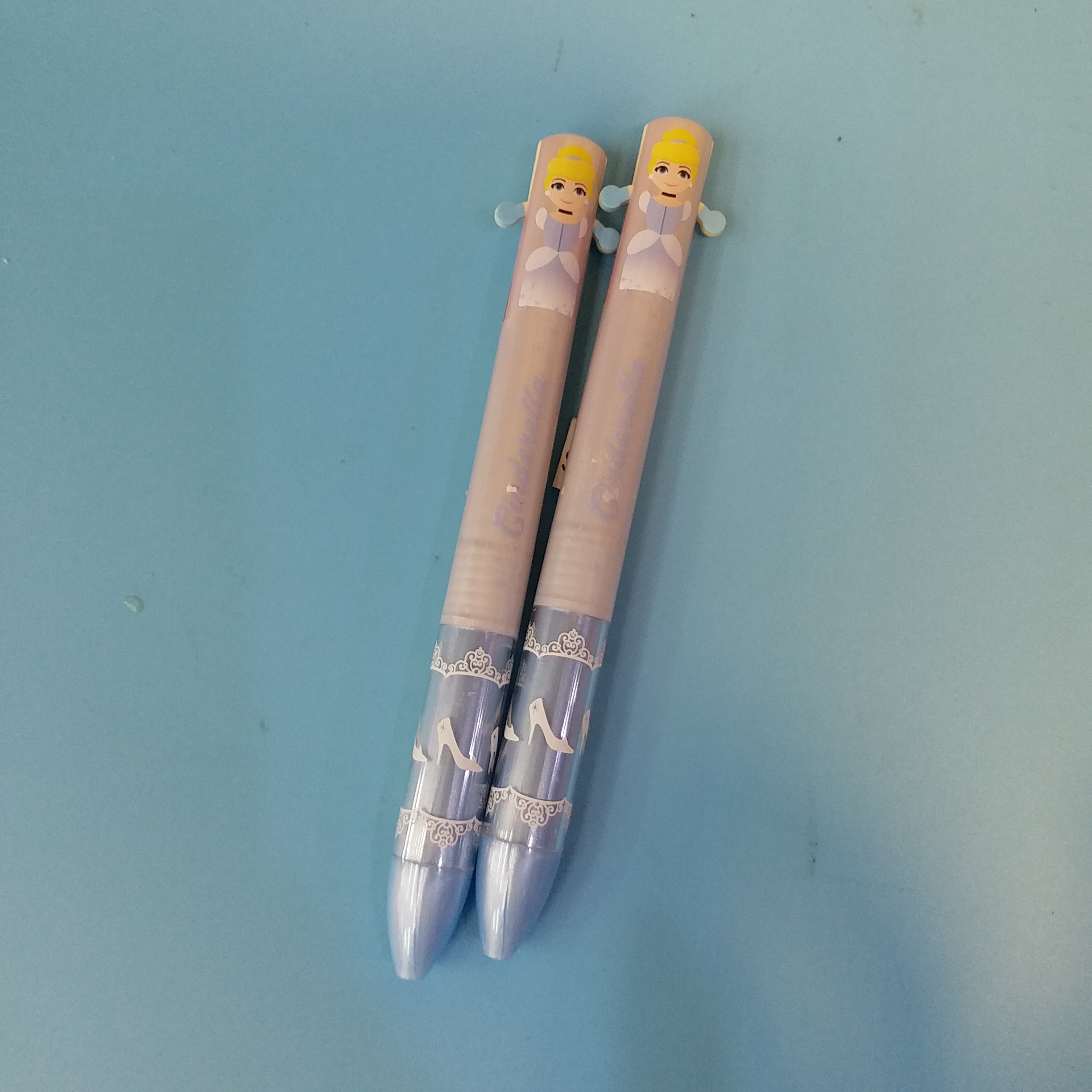 [現貨] [日本直送] 灰姑娘 {雙色原子筆 TF425511}