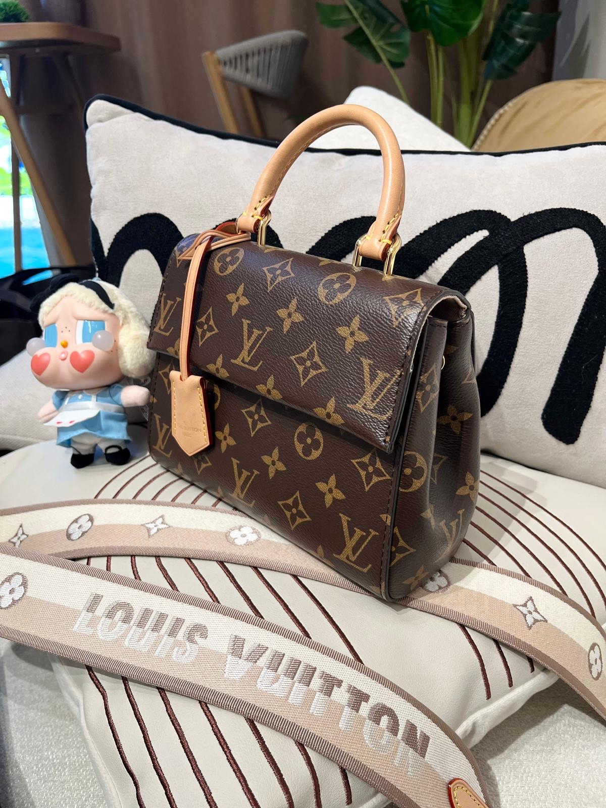 LV Cluny Mini Bag Monogram 100%Authentic, 98%New ✅Key Lock✅Dust bag 
