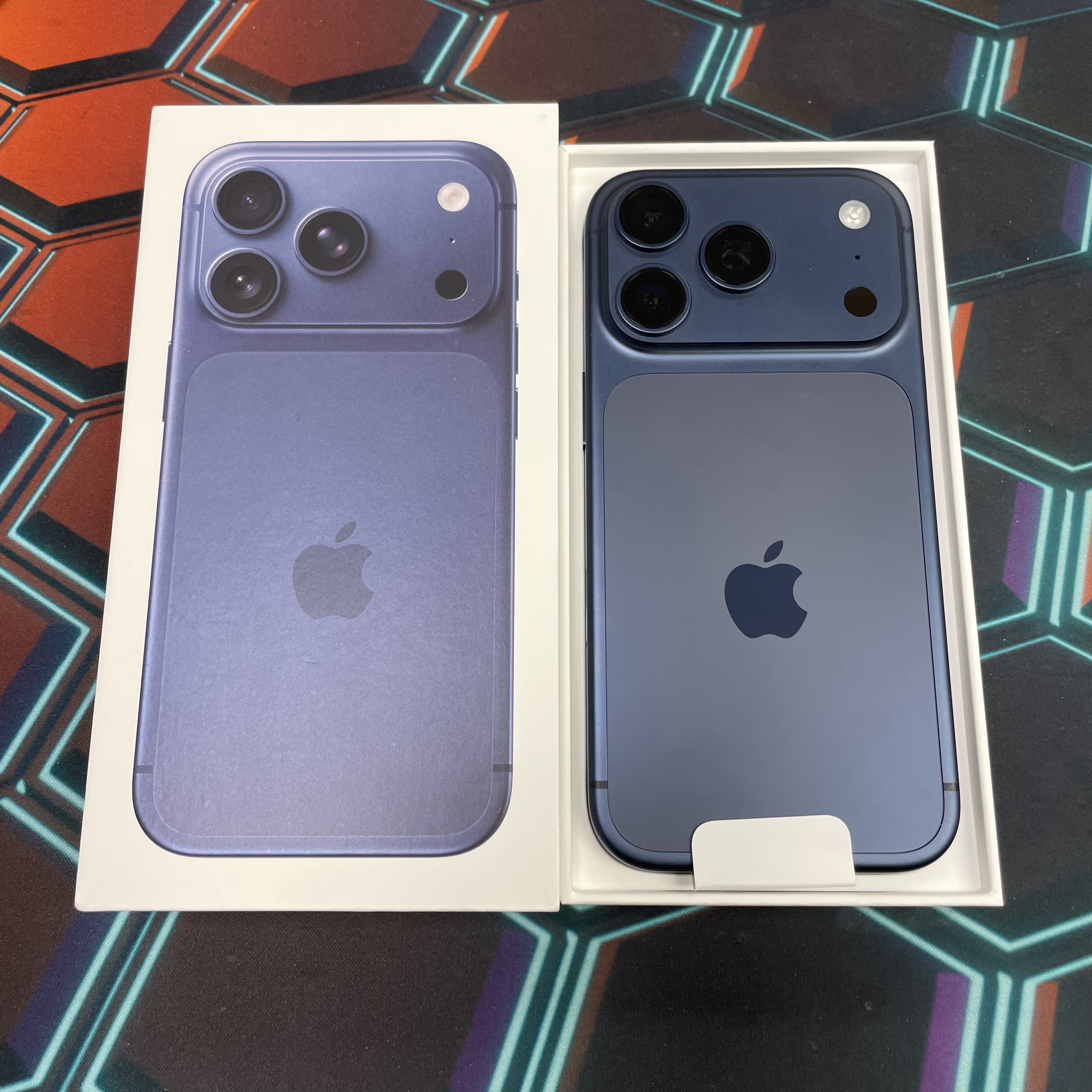 *8195 17 Pro 全新質素256GB 電100 藍色 blue