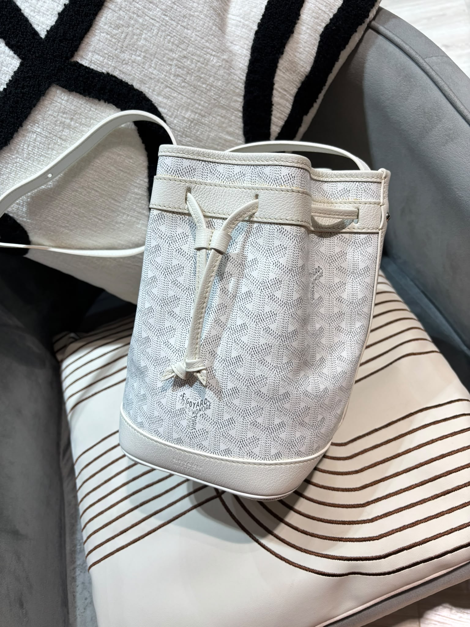 Goyard petit flot bucket bag 100%Authentic, 95%new 