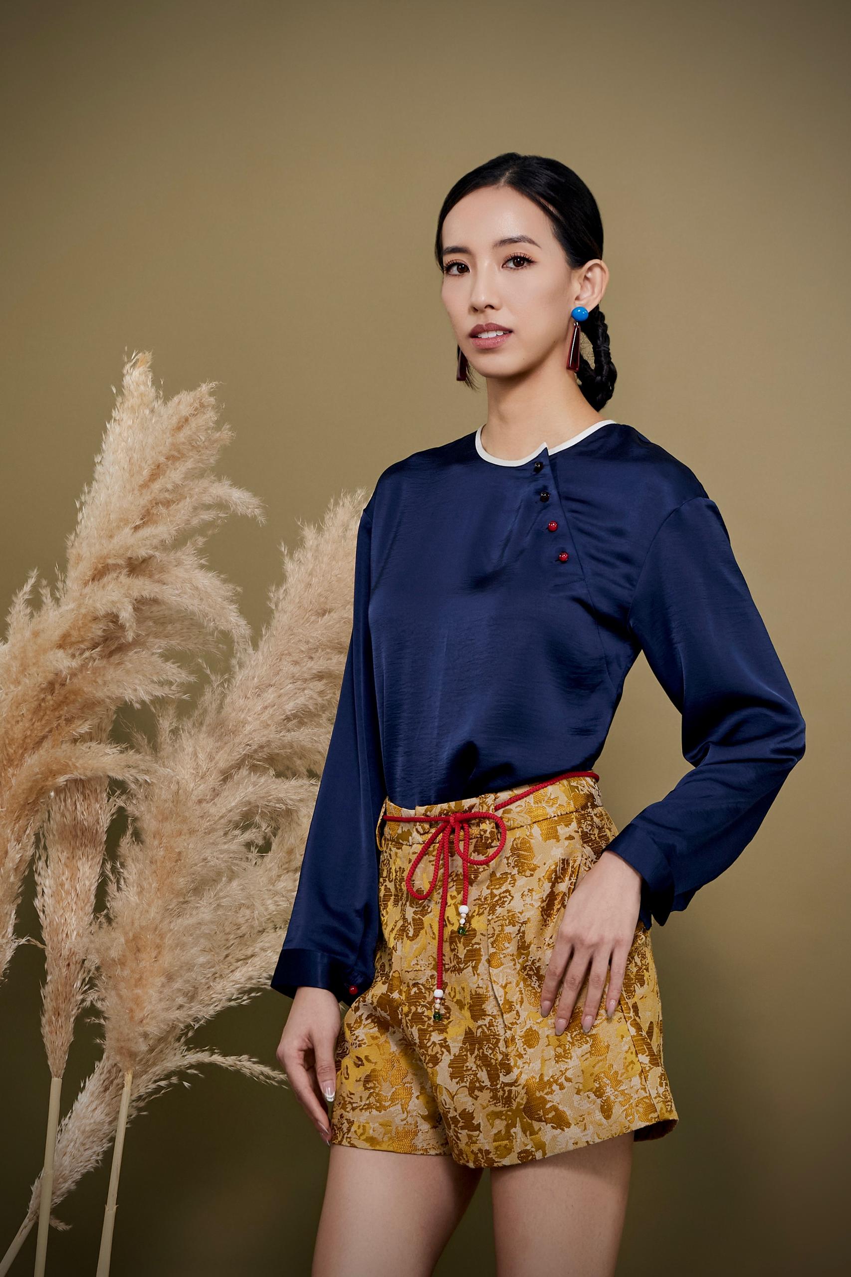 CB2779 CHUN SATIN ORIENTAL LONG SLLV  BLOUSE
