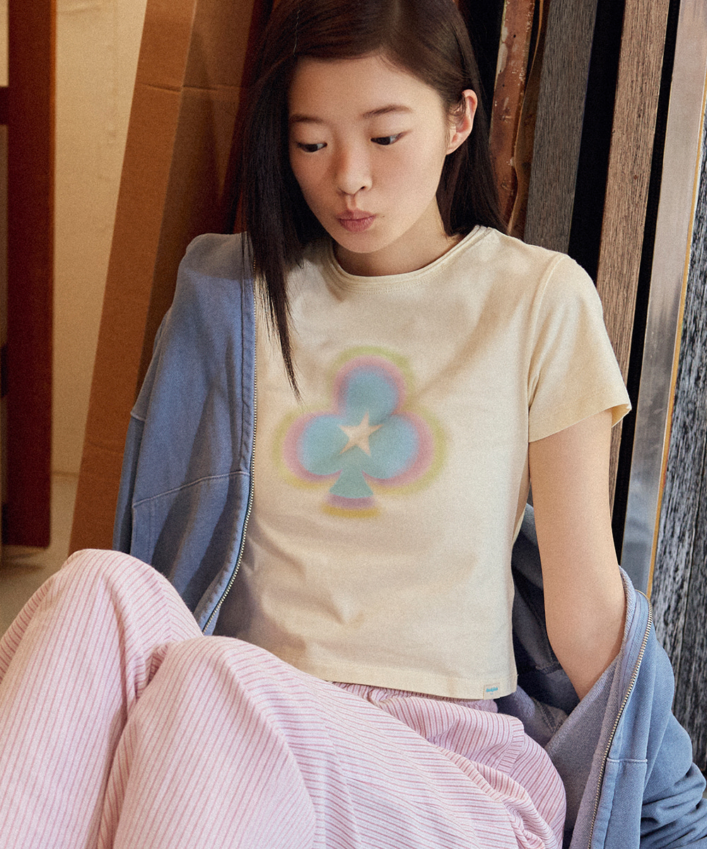 Rockfish Weatherwear × ILLIT｜Clover Slim Fit Sleeve T-Shirt