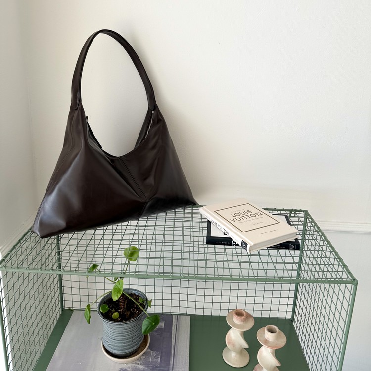 【莫奈風】 預訂_牛皮亮面 Mone Bag (L) By Bucks & leather