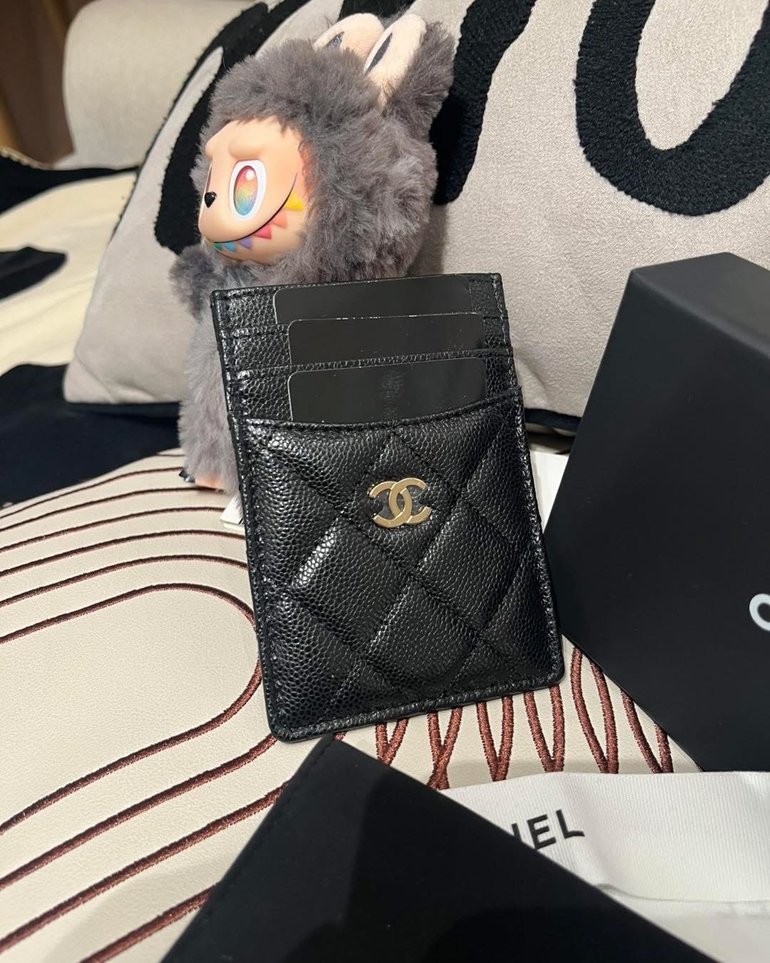 全新 CHANEL VERTICAL CARD HOLDER CAVIAR BLACK (MICROCHIP)黑色荔枝牛皮,100%Authentic , 全新 ✅晶片✅dust bag✅box 