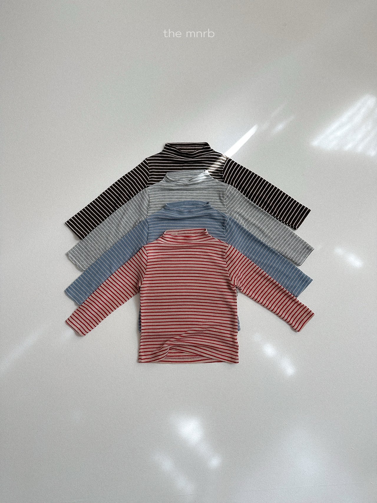 Mnirobe | Merry mock neck tee
