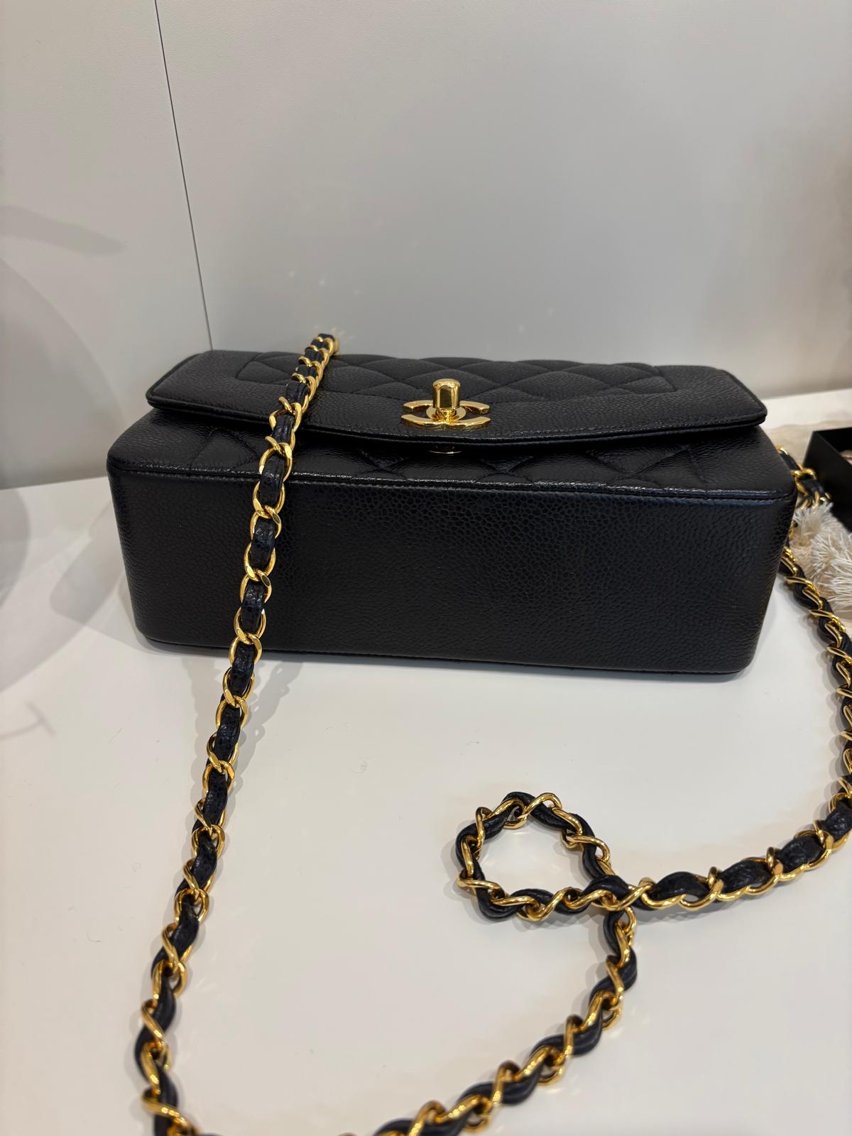 Chanel Diana Flap Bag 黑色荔枝牛皮金扣 100%Authentic, 95%New ✅Card ✅Dust bag✅Box