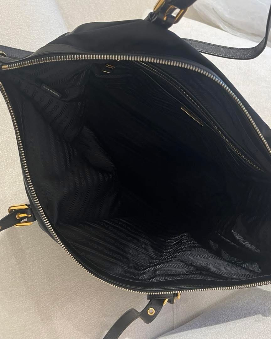 Prada shoulder bag nylon tote bag  100%Authentic,98%new✅Dust bag