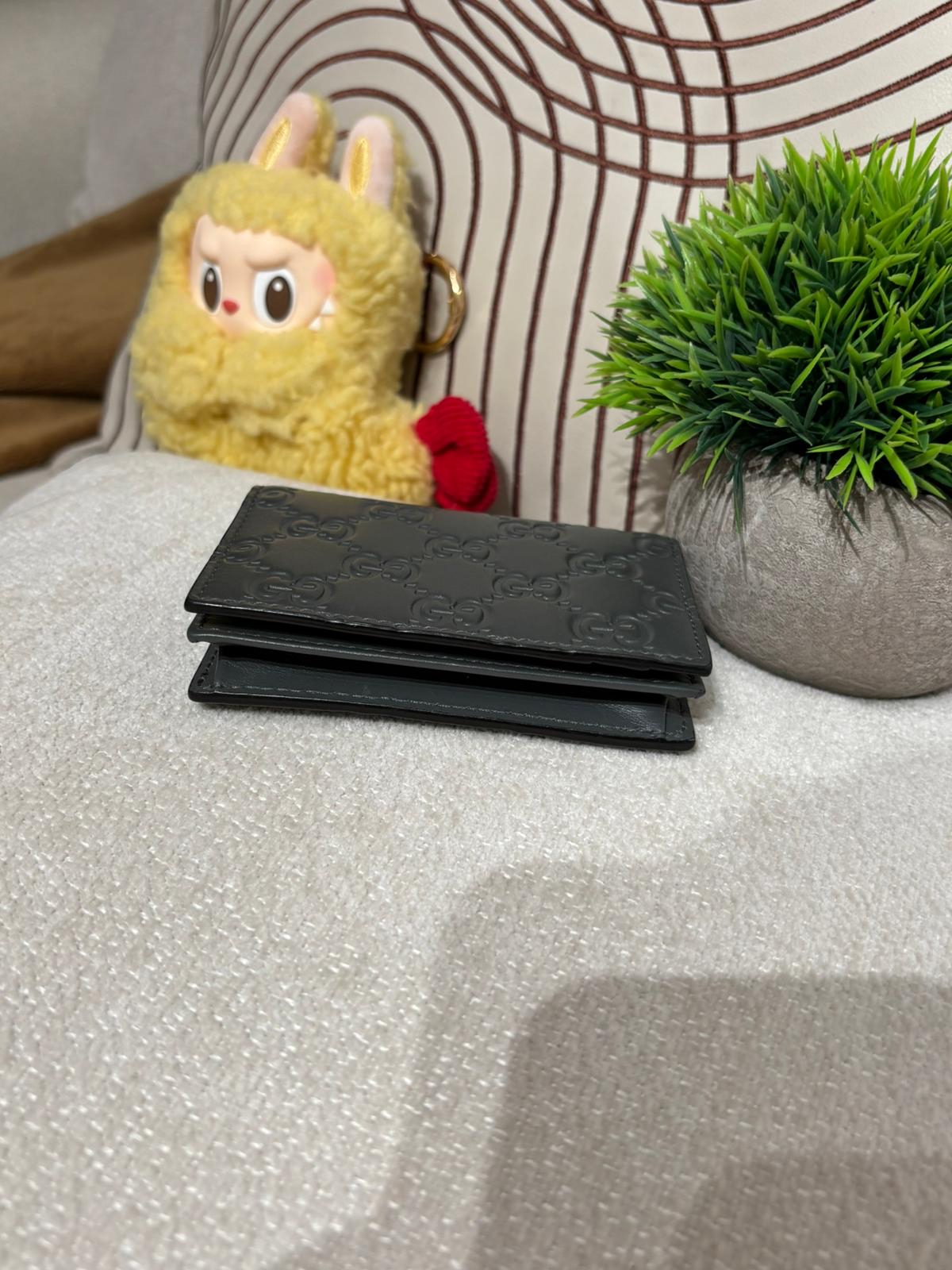 Gucci Card Holder Grey Calfskin 100%Authentic, 98%New ✅Box