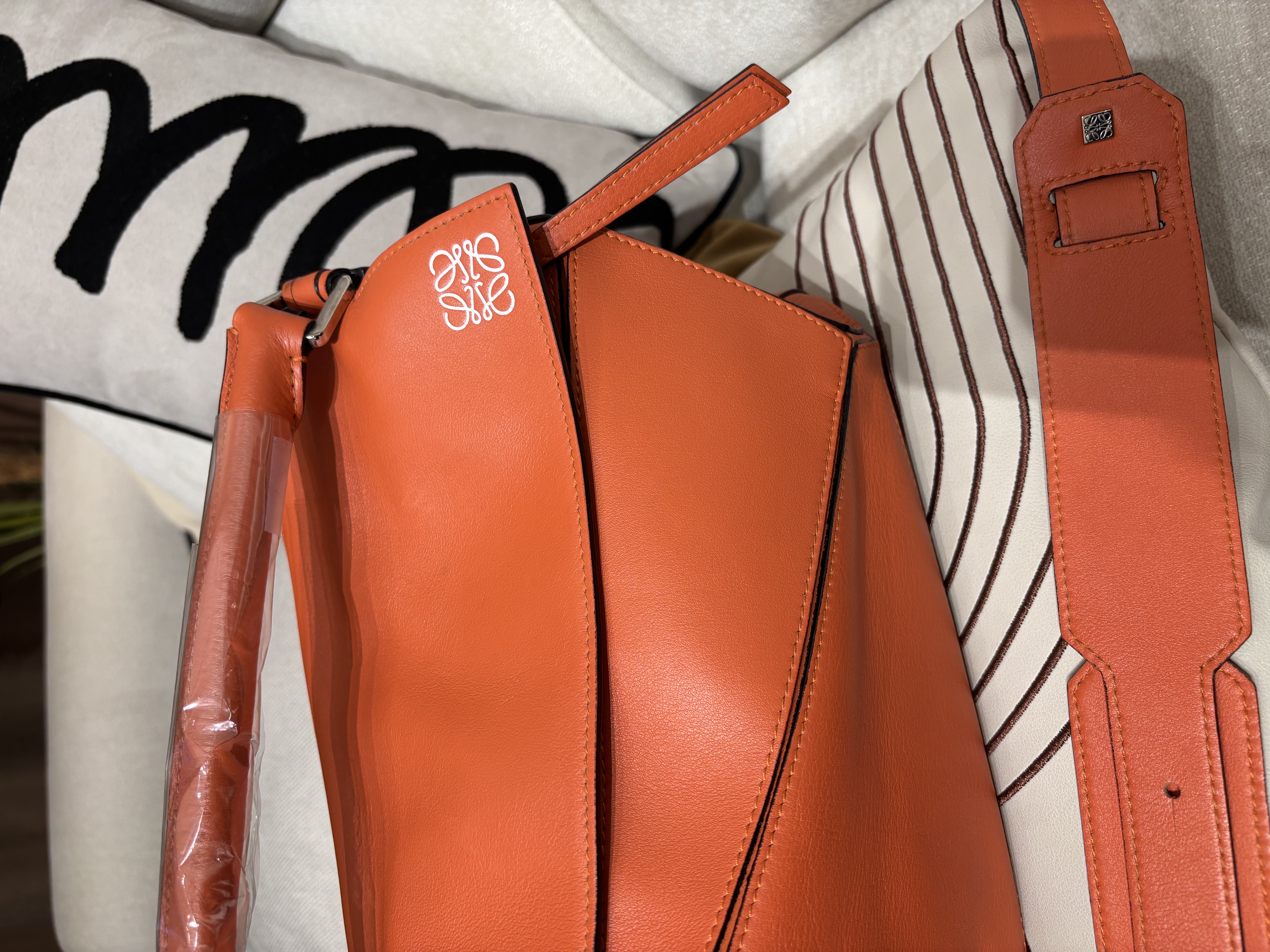 Loewe puzzle medium 100%Authentic, 90%New ✅Dust bag 