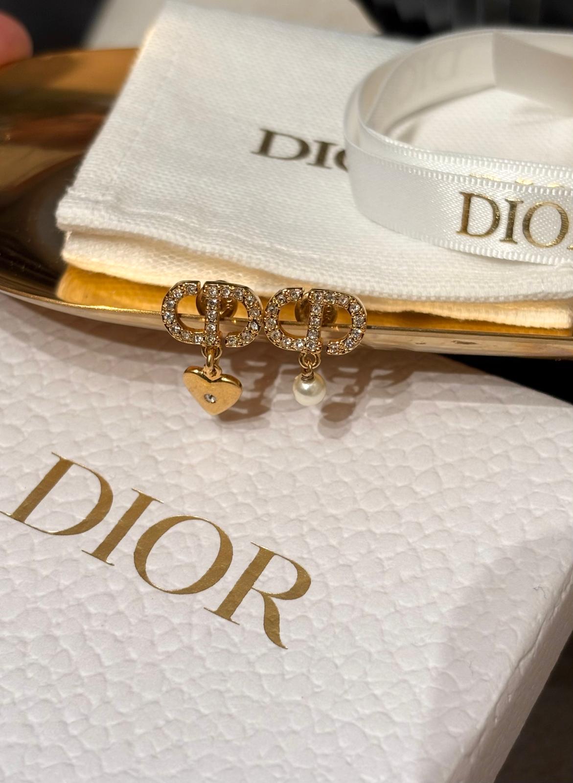未使用品 Dior Earrings 100%Authentic, Unused ✅Dust bag✅Box
