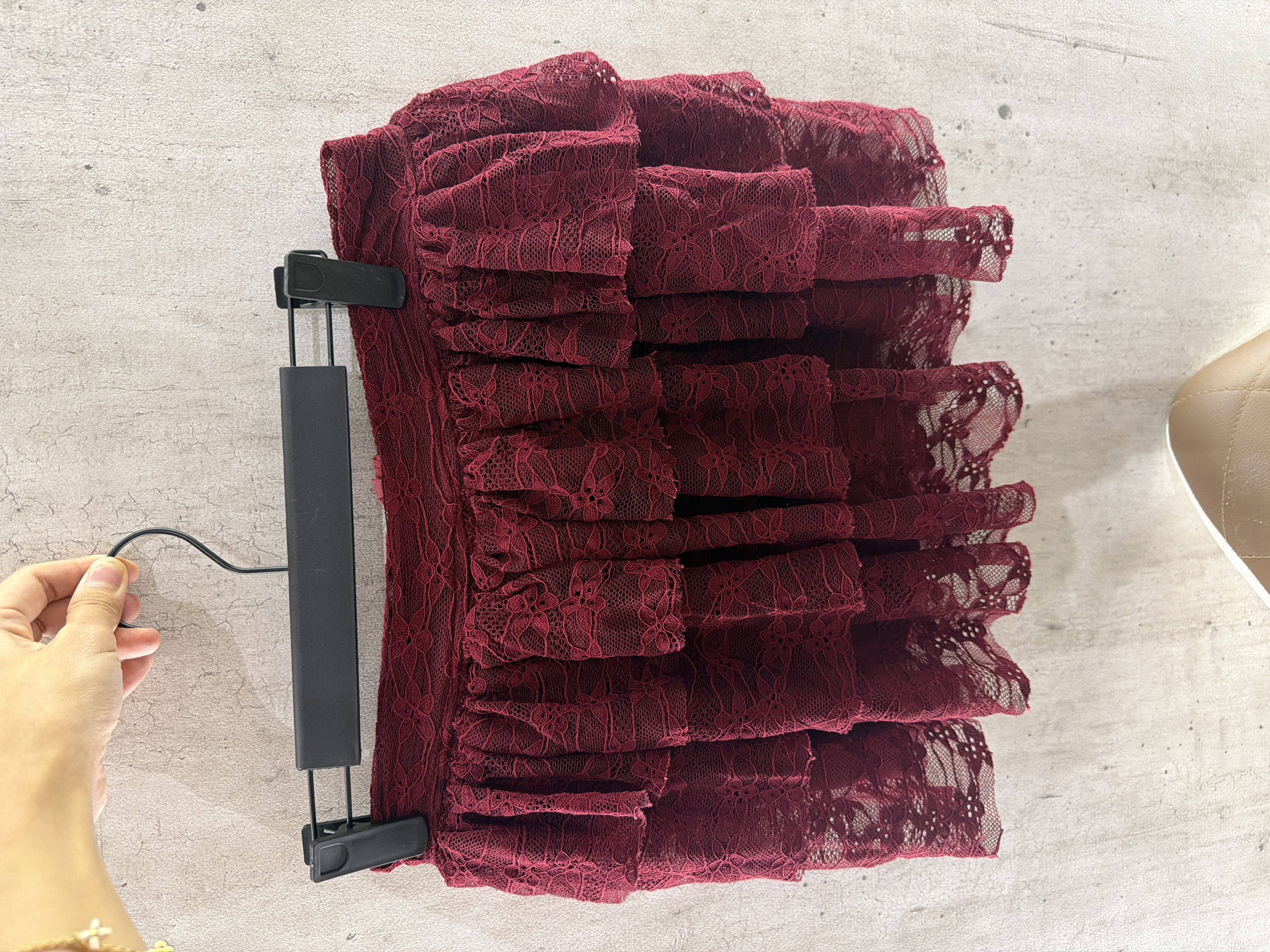 酒紅色蕾絲半身裙