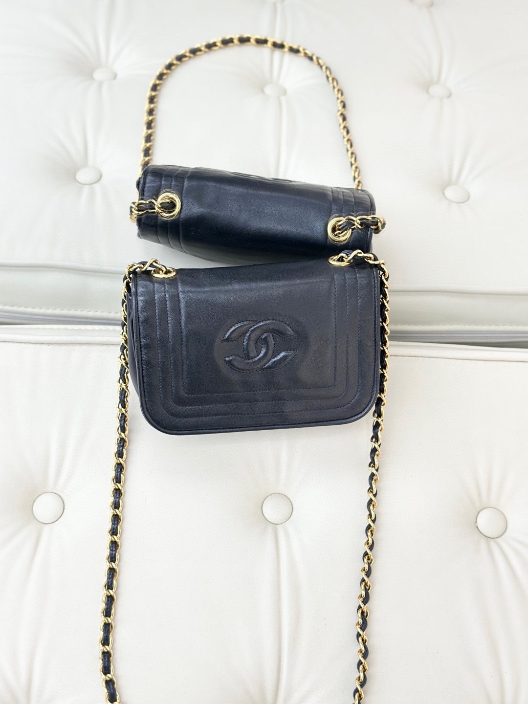 【預訂貨品】Chanel Vintage黑色羊皮金扣woc