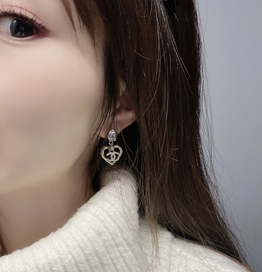 Chanel 吊款心心 閃石CC Logo 耳環 