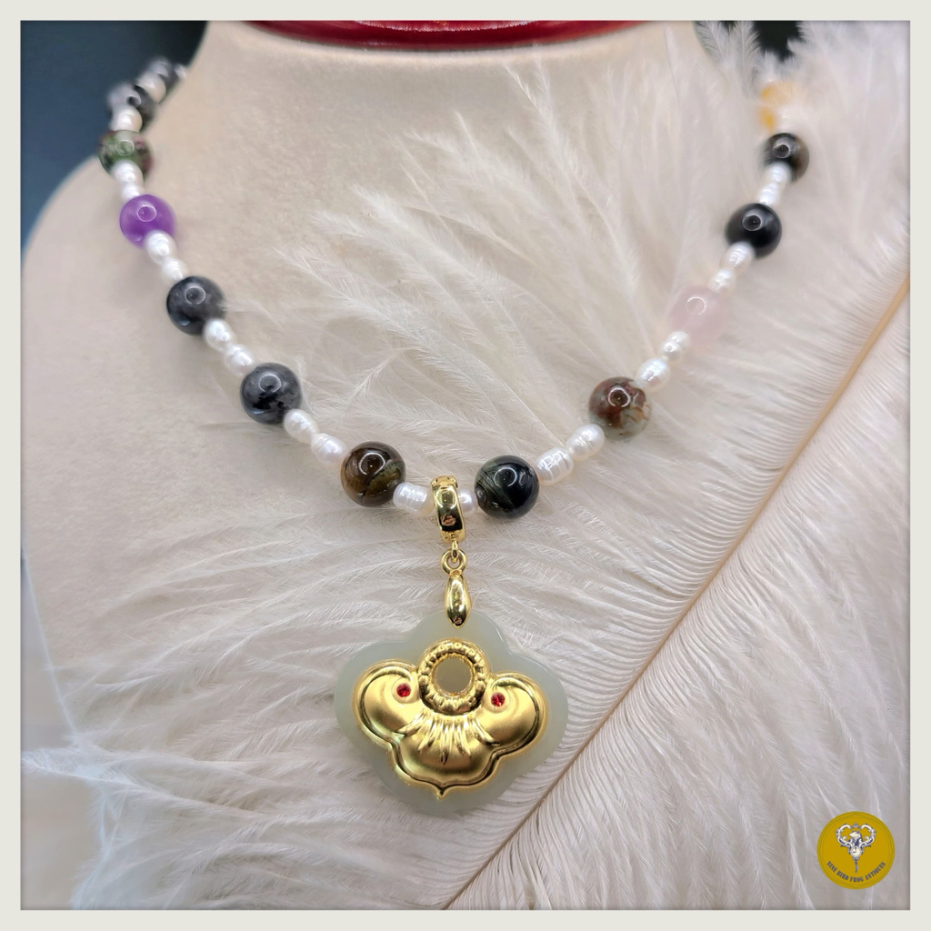 24k金鑲和田玉平安鎖吊嘴配多寶水晶珍珠頸鍊 或 翡翠珍珠頸鍊