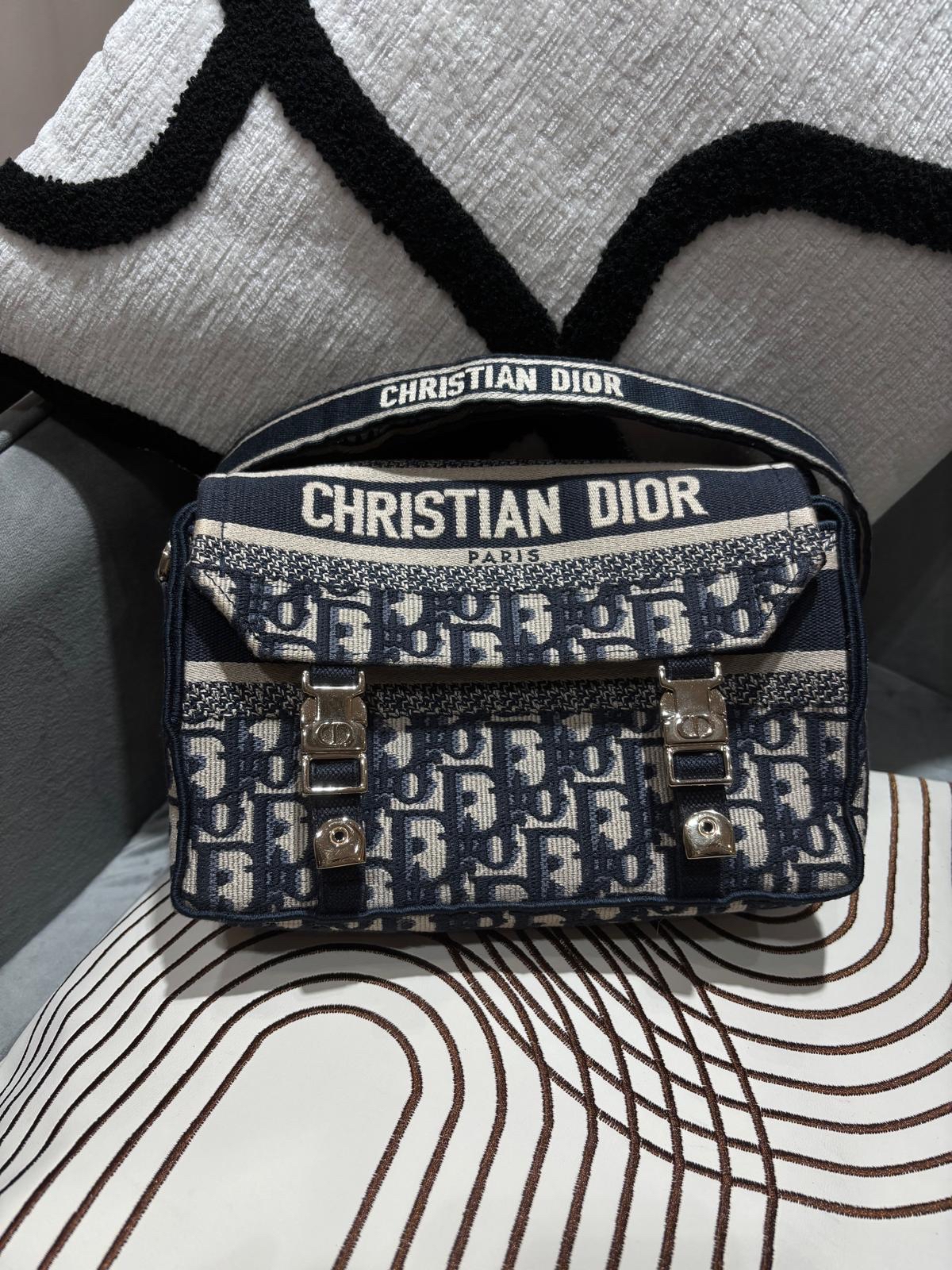 Dior 小碼 Diorcamp 手袋藍色 Dior Oblique 刺繡 100%Authentic, 99%New ✅Dust bag