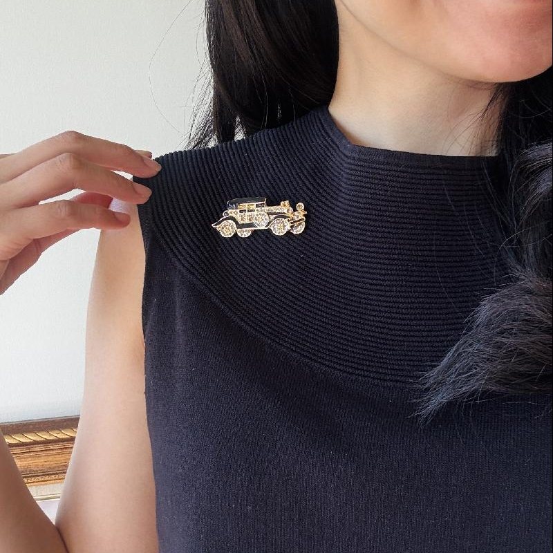 Vintage Sprinkled Antique Car Enamel Brooch (MT2340）