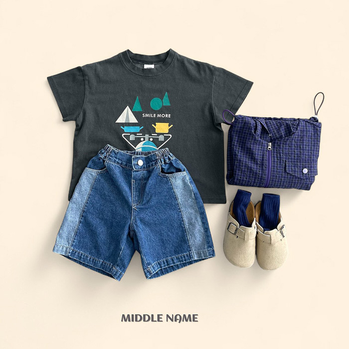 🇰🇷middle name tee