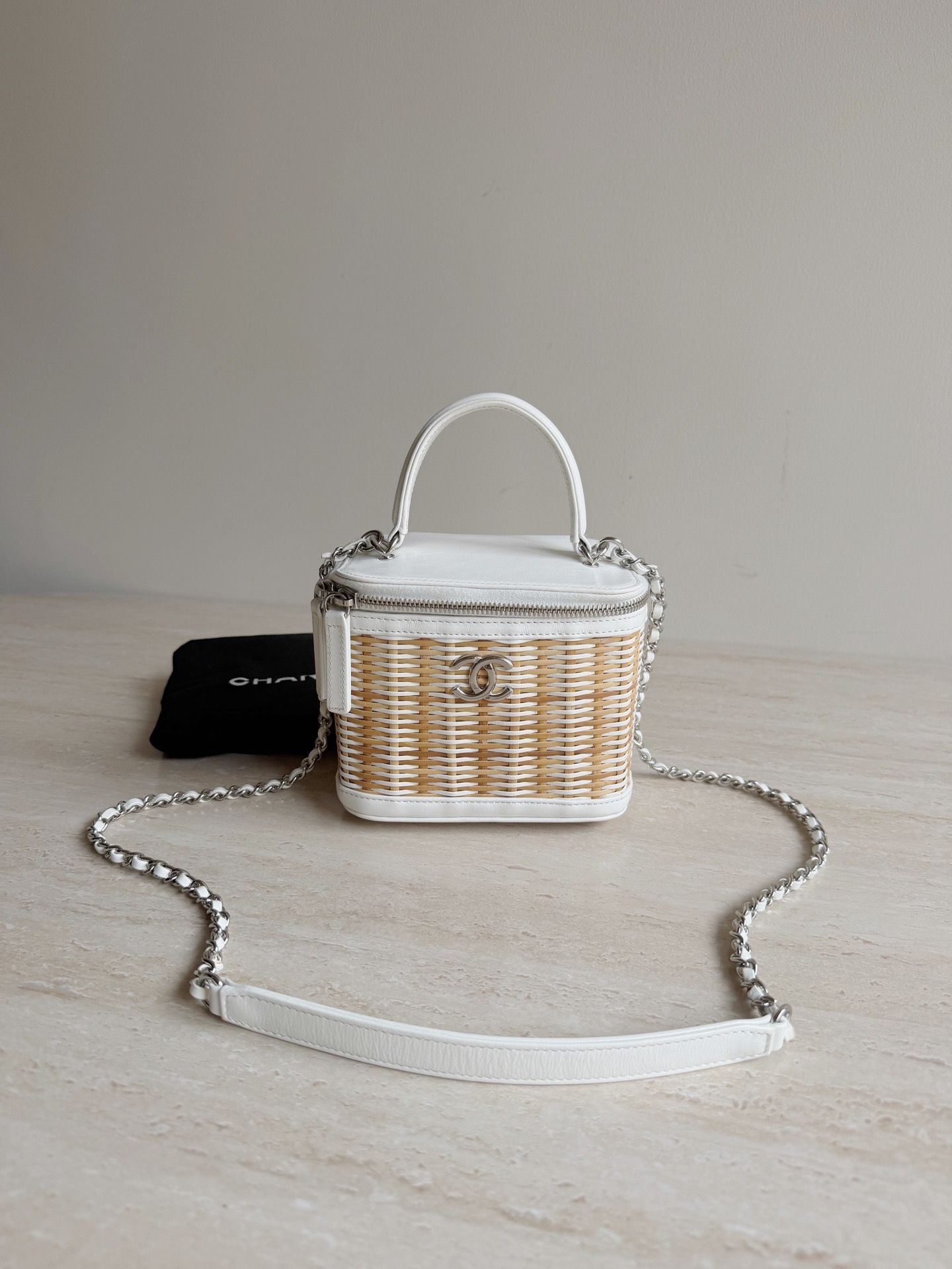 【預訂貨品】Chanel白色藤編化妝包