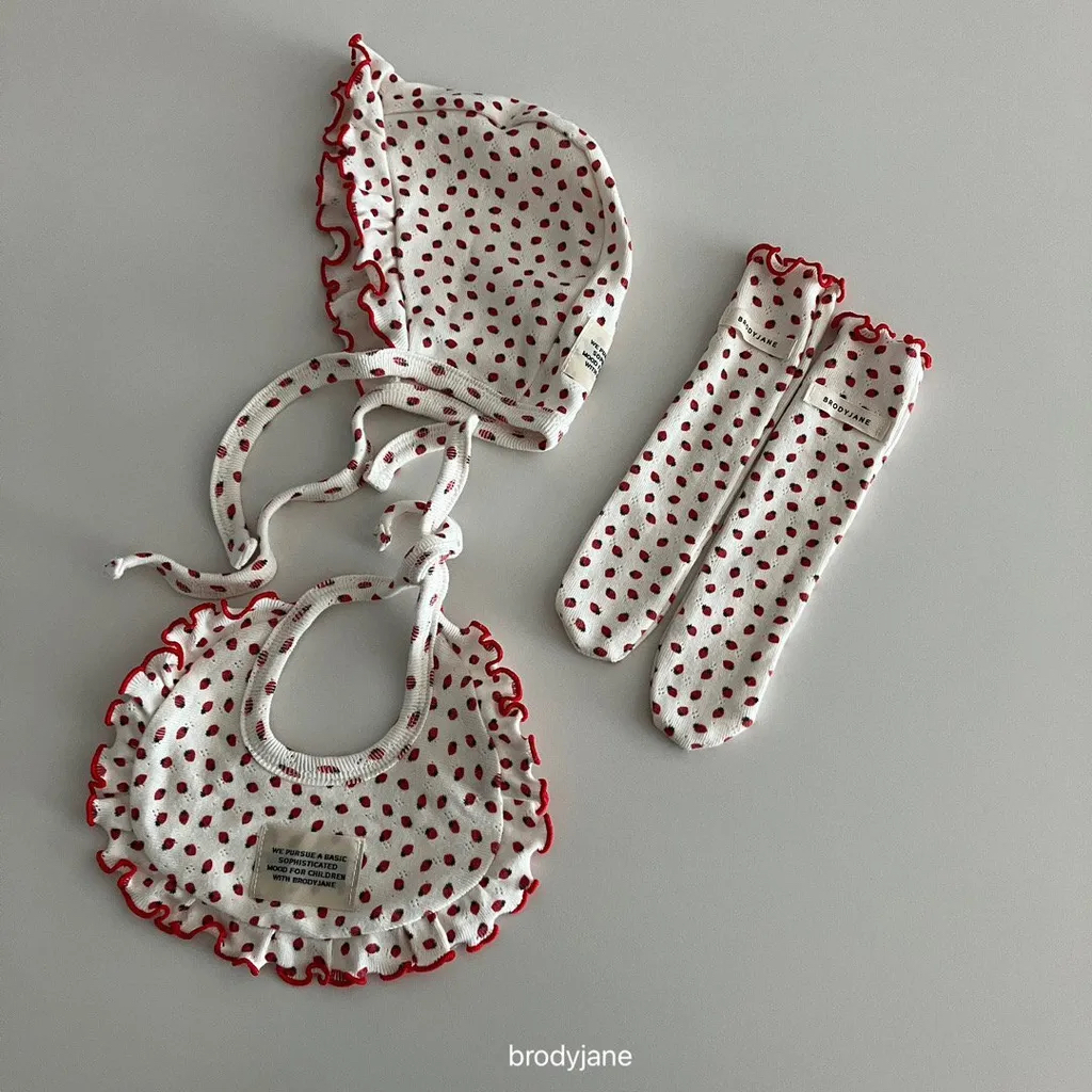 🇰🇷Brodyjane bonnet/bib/socks