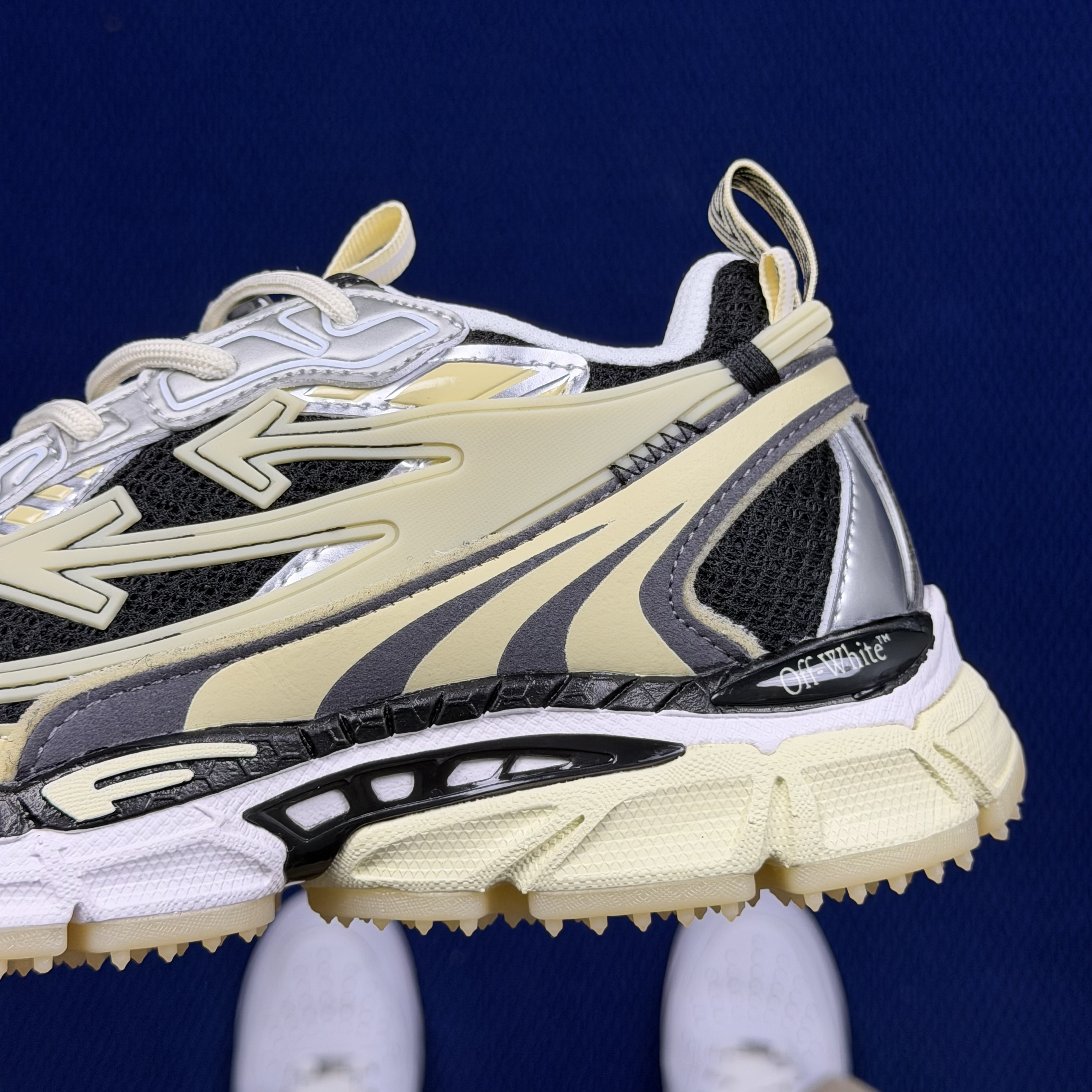 OFF-WHITE Be Right Back