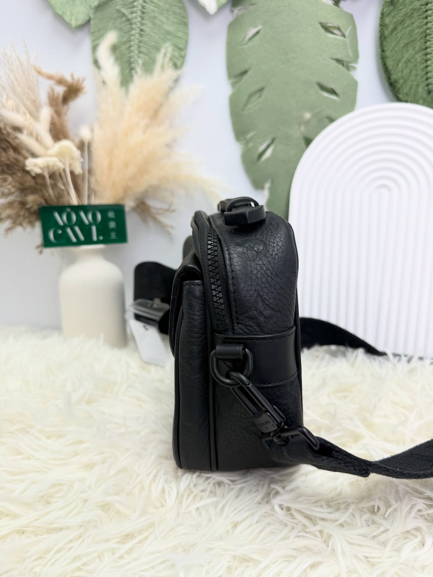 Lv👜 PRE OWNED 🛍️黑色真皮壓紋郵差包 晶片款 🖤