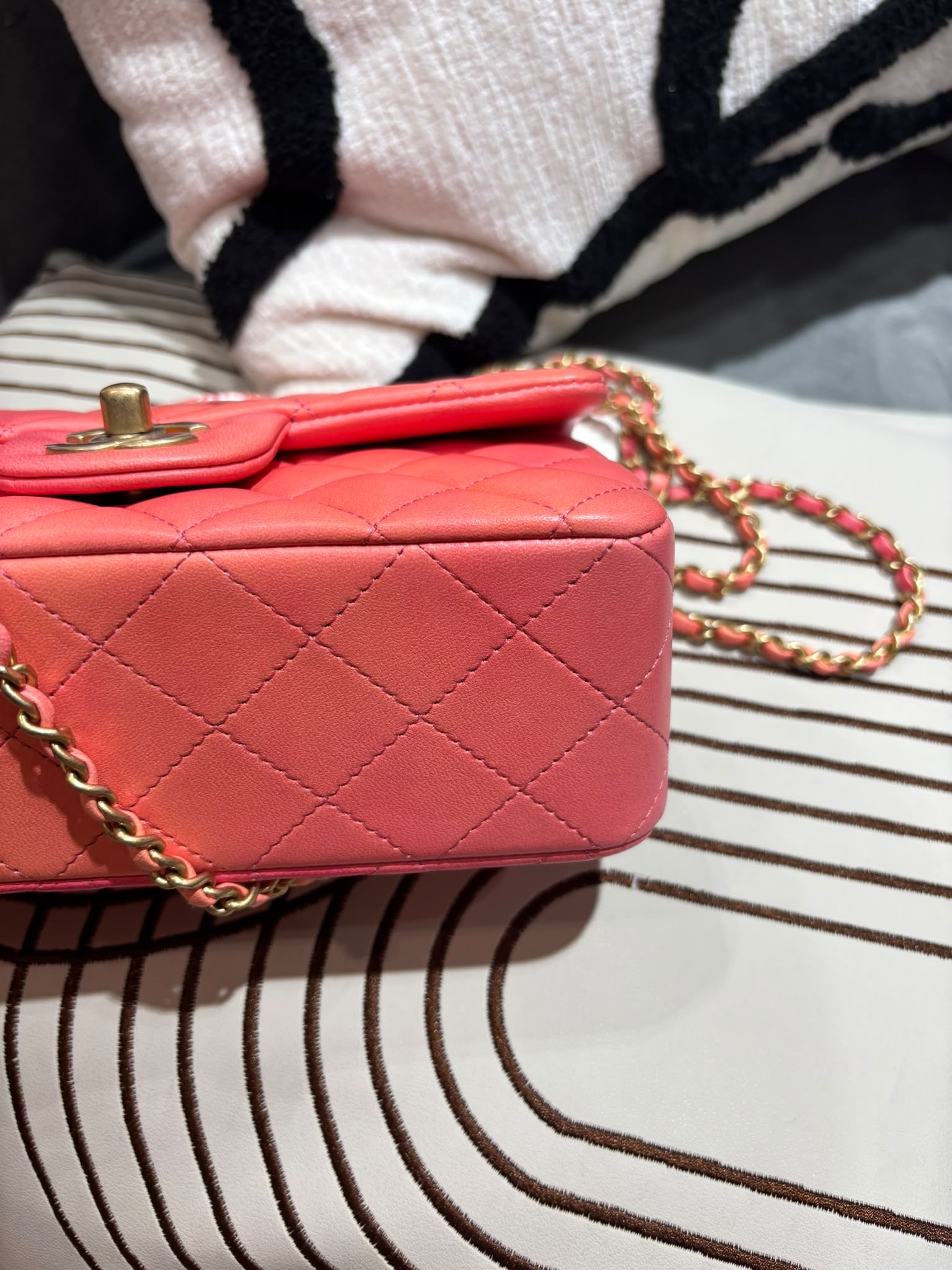 全新 Chanel mini flap bag with Top handle cf20cm 100%Authentic,100% new全新貨品   ✅專門店收據✅晶片✅dust bag✅盒