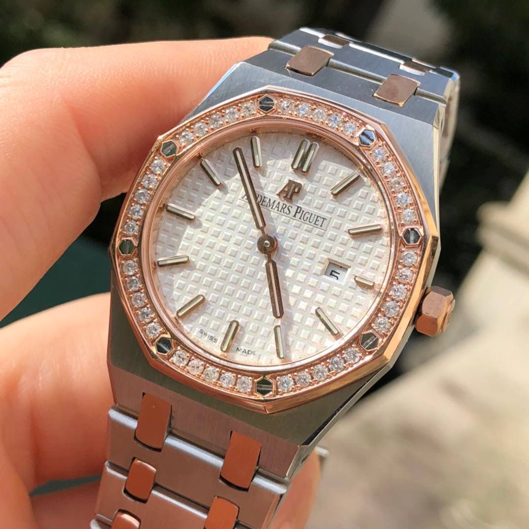 爱彼皇家橡树系列女士腕表：精钢与玫瑰金，镶钻表圈