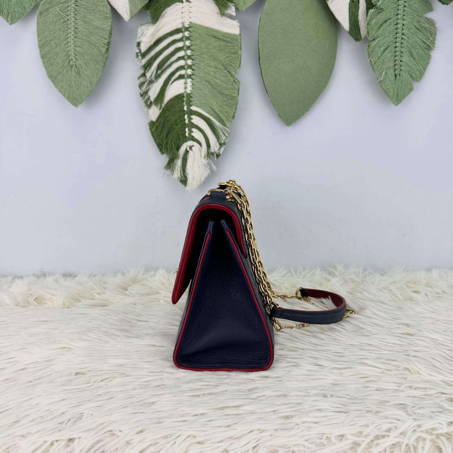 LV 🤍PRE OWNED Saint Sulpice 藍色真皮壓紋鏈條包💙